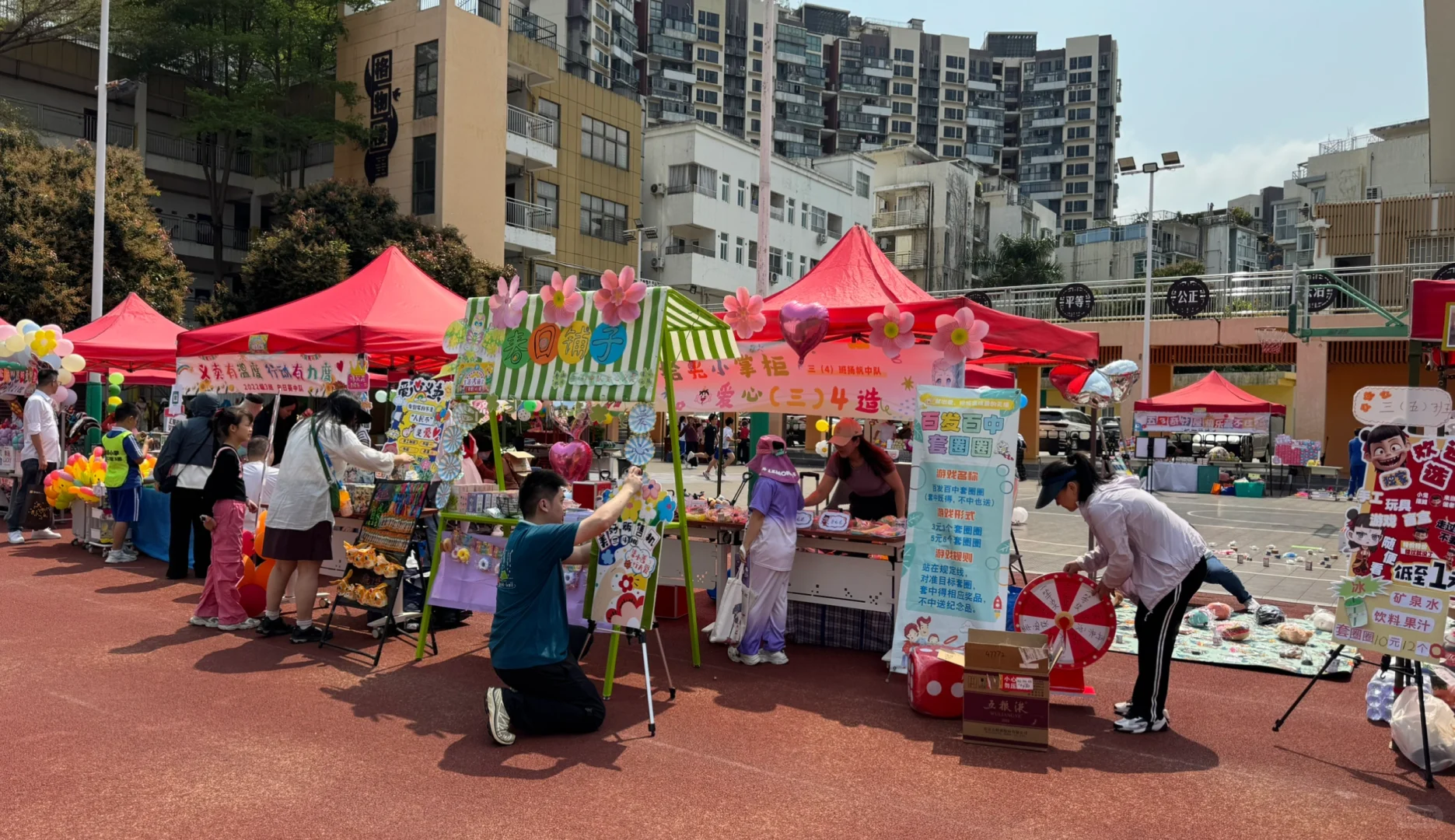 家委这么卷??!学校摆摊义卖,都卖啥??