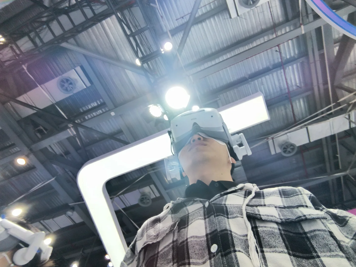 打卡2025世界VR产业博览会