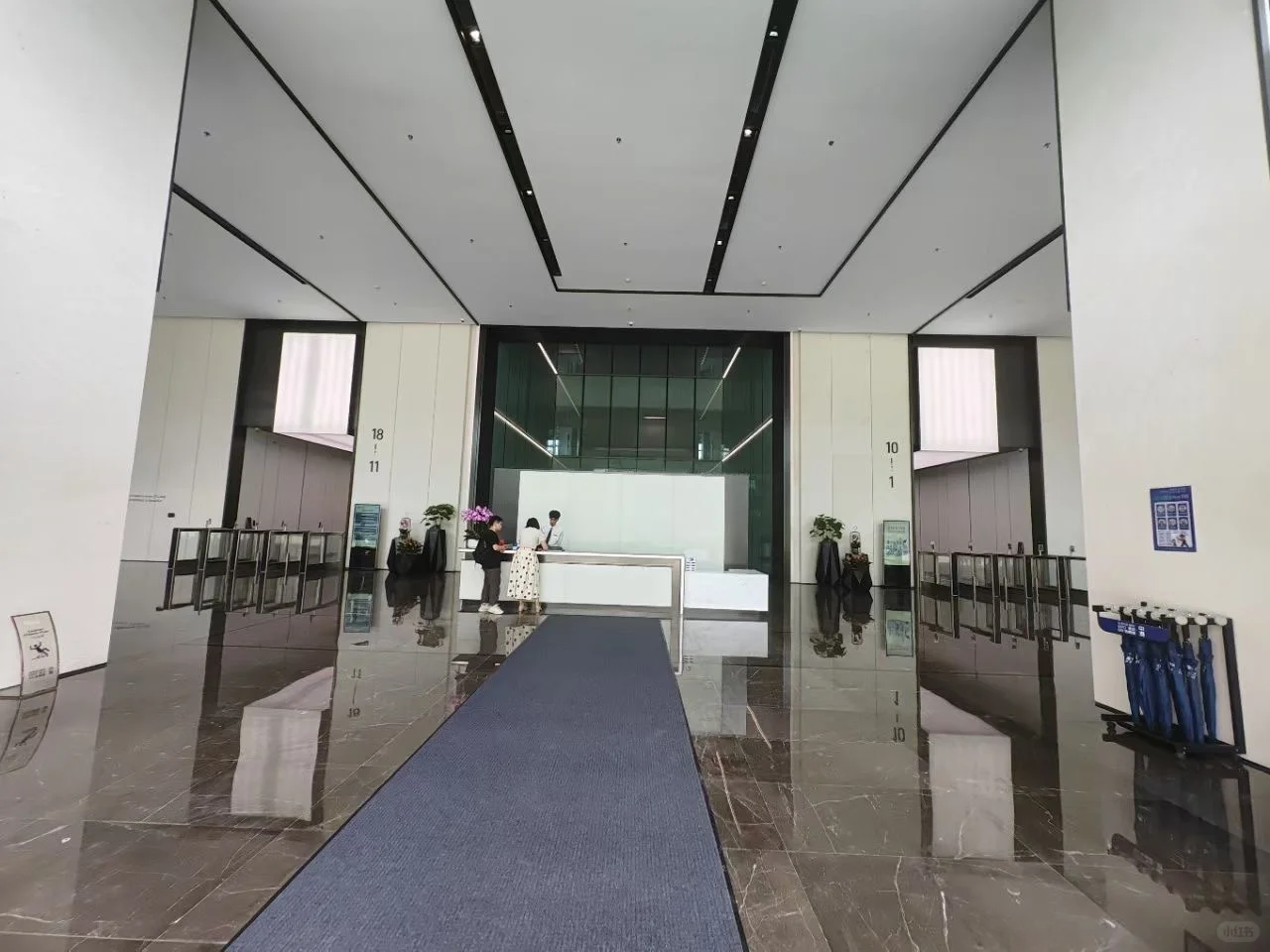 会展湾写字楼出租|双地铁央企现楼