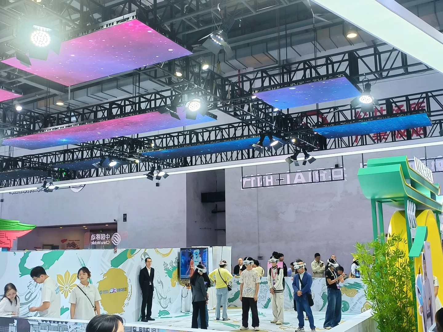 打卡2025世界VR产业博览会