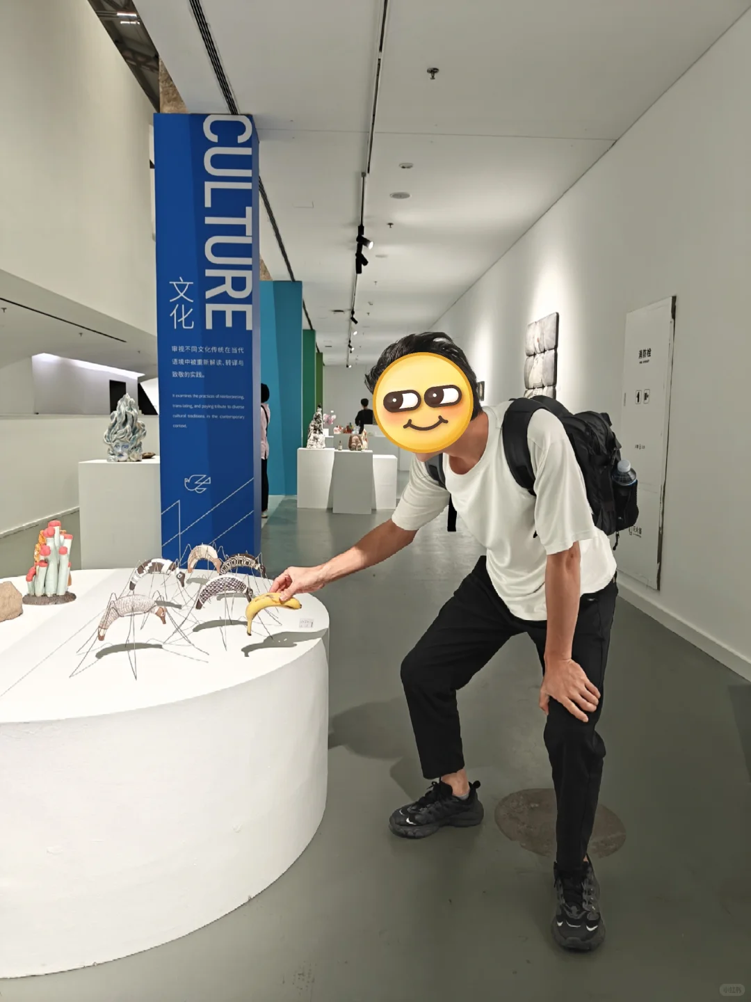 在设计展上干行为艺术
