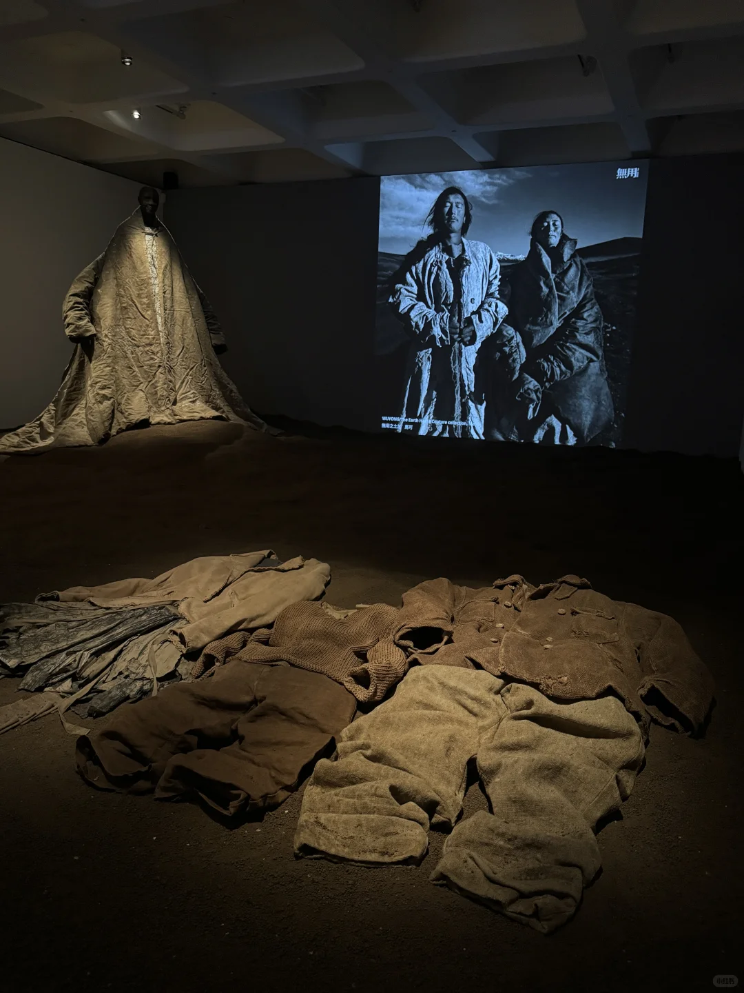 看展｜在barbican看到脏兮兮的高定