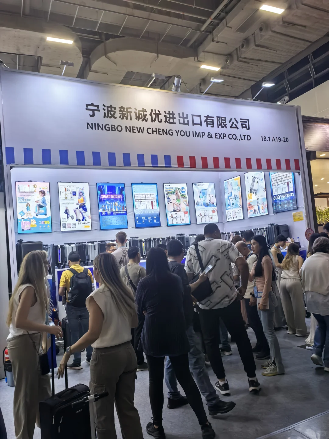 广交会这家生意火爆.