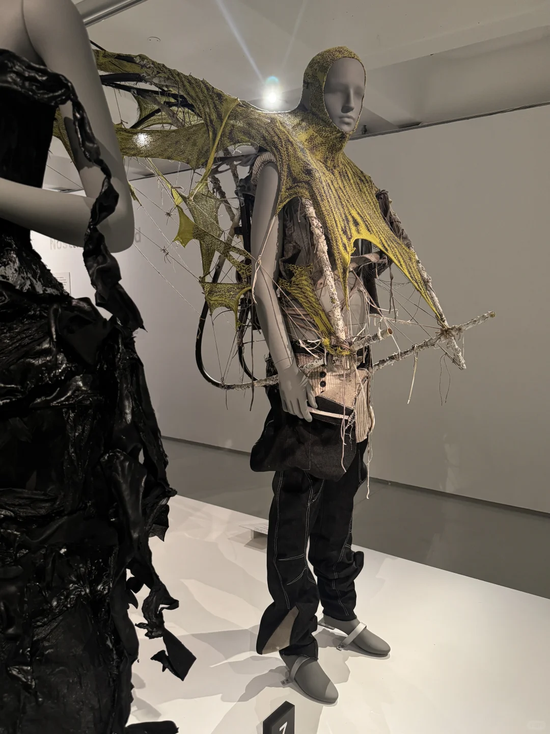 看展｜在barbican看到脏兮兮的高定