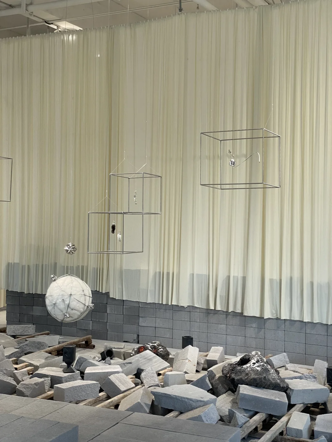 深圳免费新展｜?黑地禁锢静火山蜡艺展