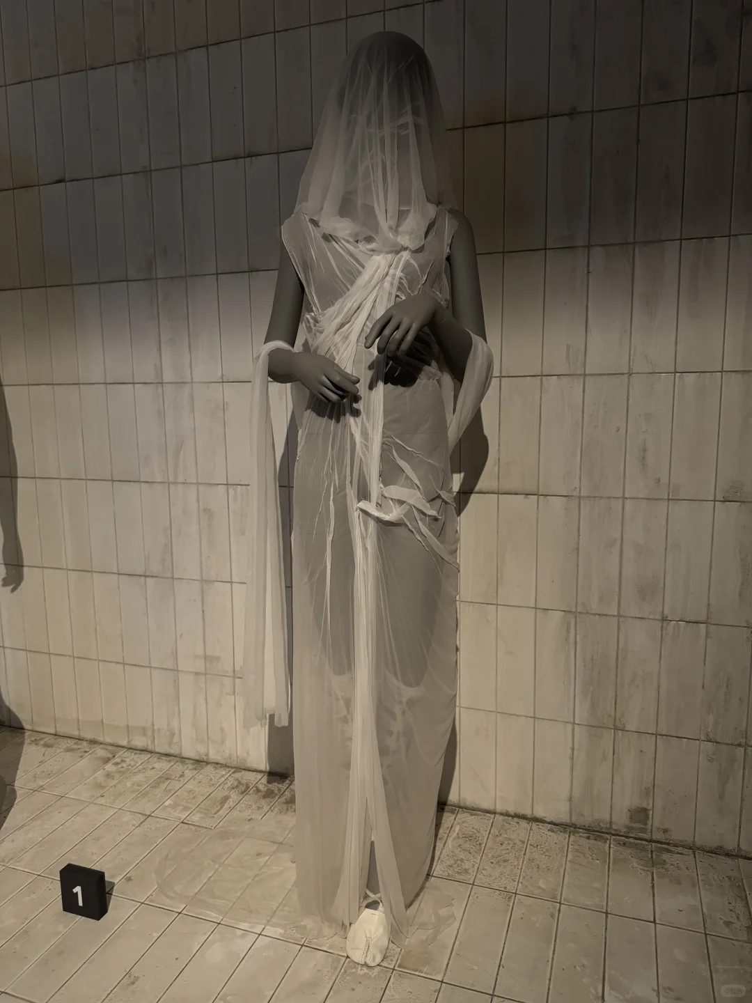 看展｜在barbican看到脏兮兮的高定