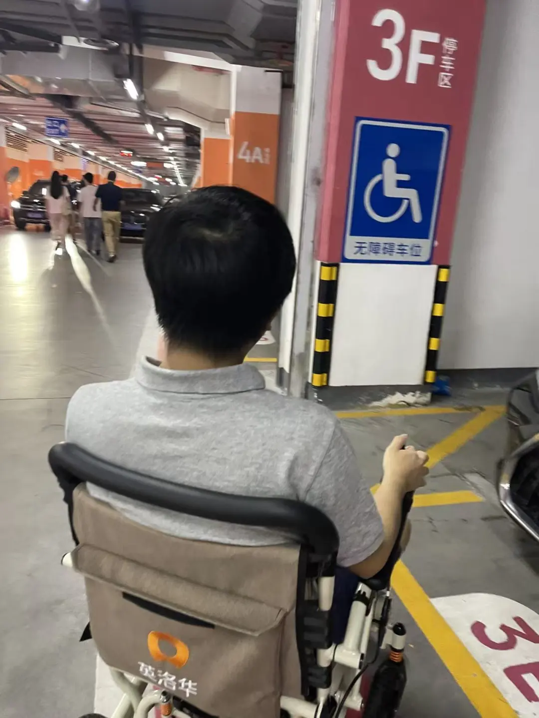广交会:坐电动轮椅见证中国外贸的深层变革