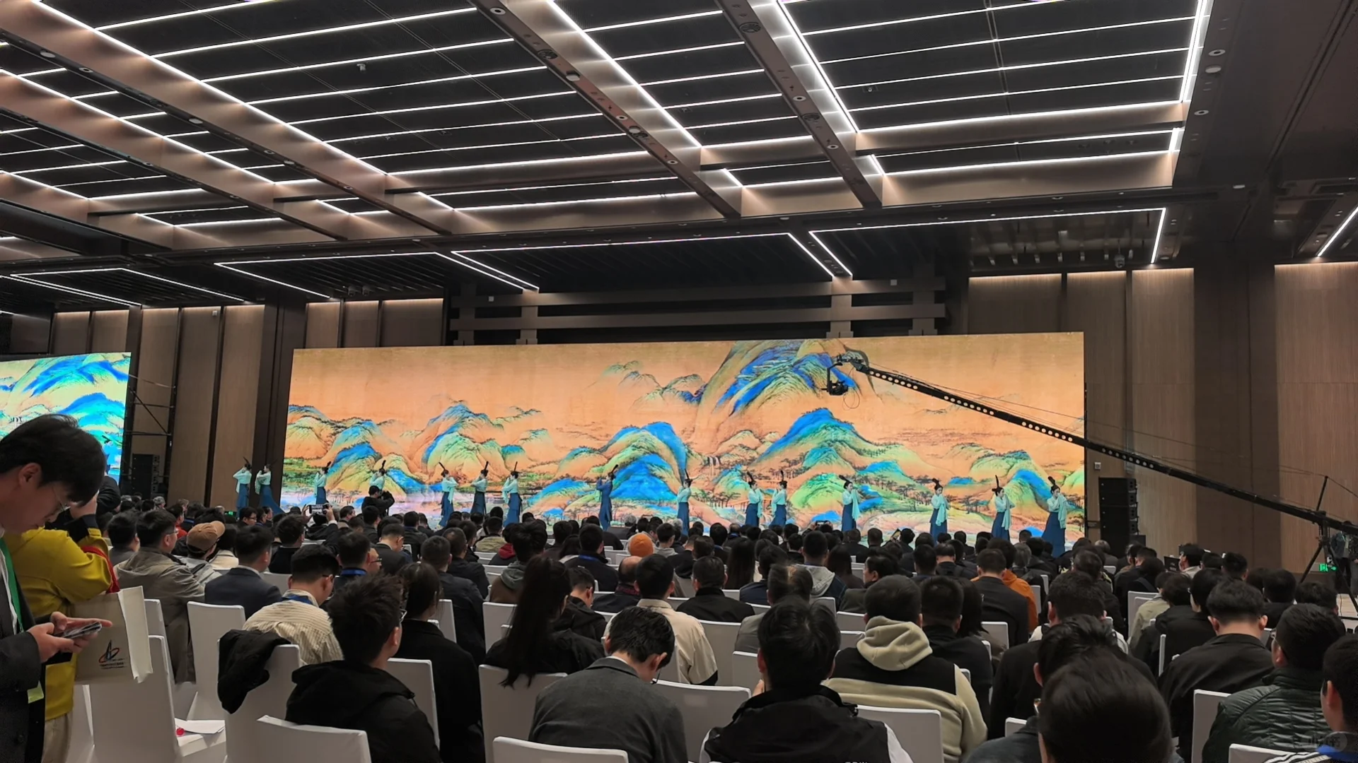 仿佛参加了假的土木年会