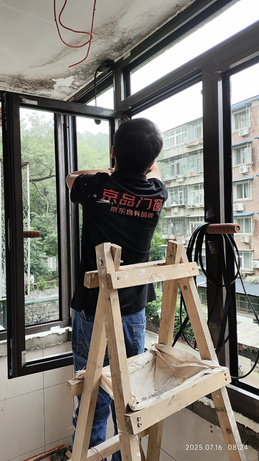 老房翻新换新窗