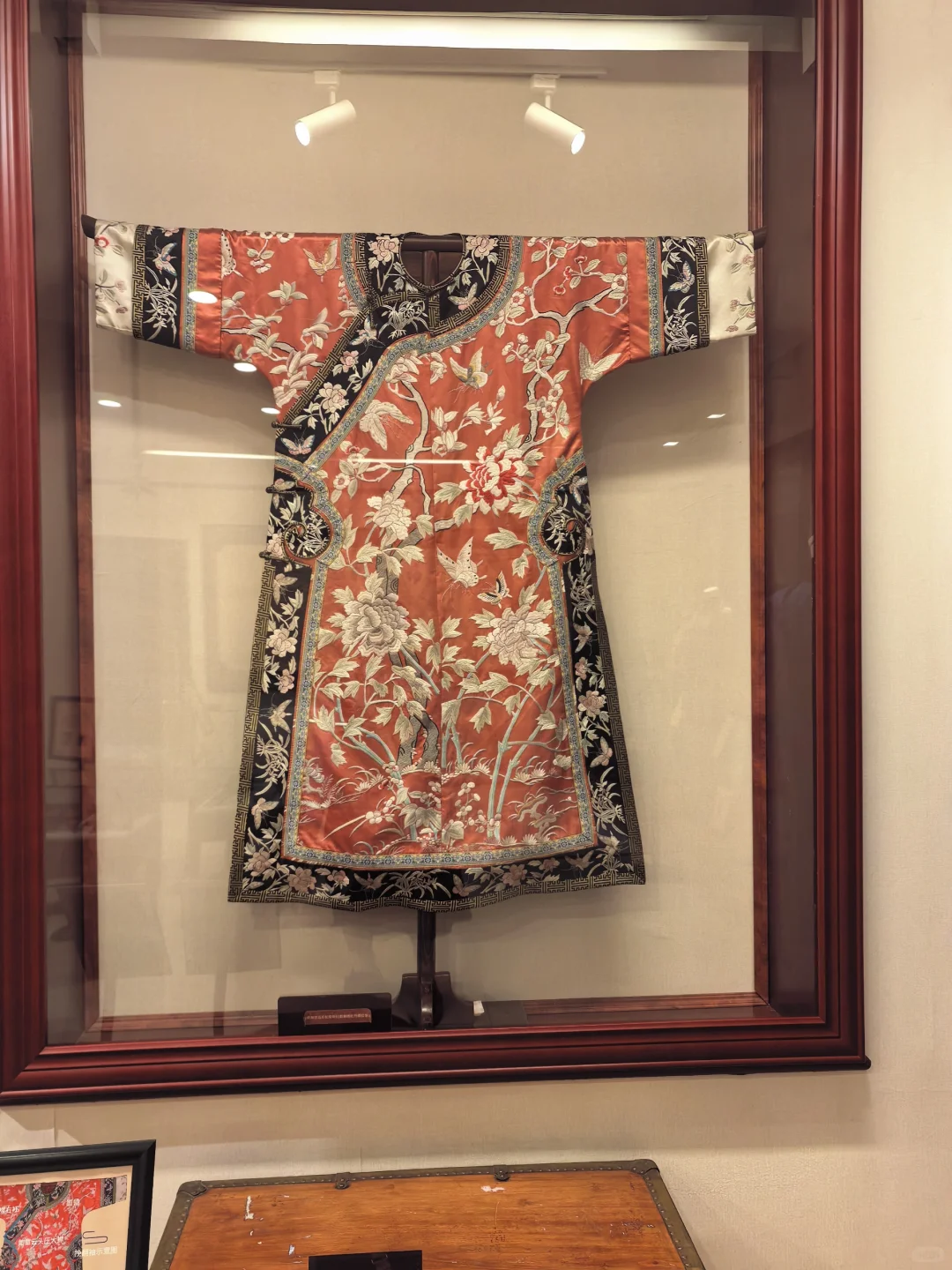 在天津看到的古董衣服展