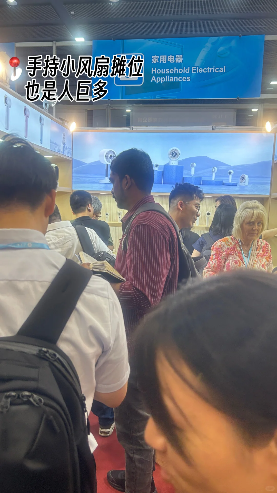 广交会现场这些摊位的买家也太多了吧......