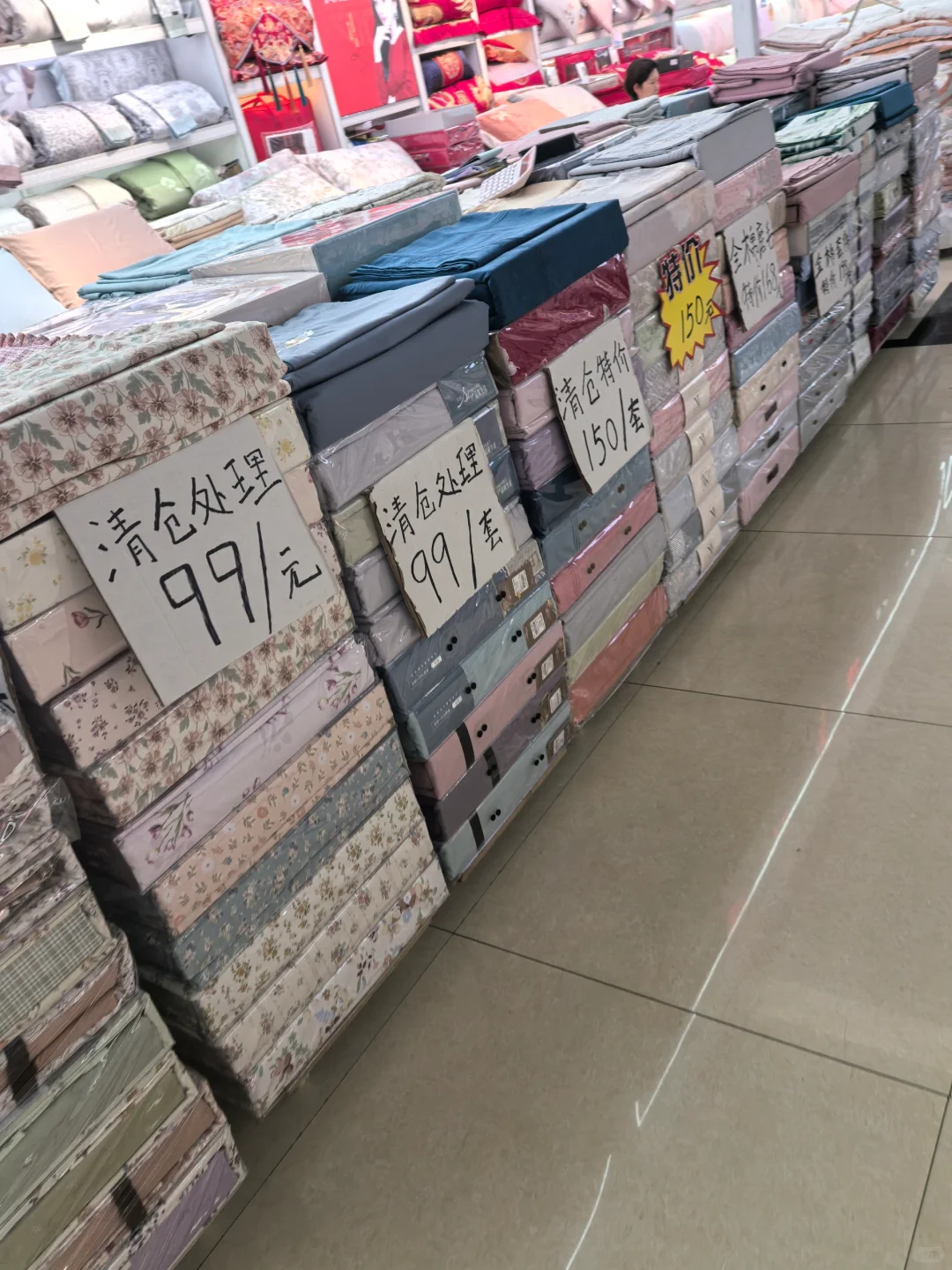 义乌市国际商贸城五区二楼床上家纺用品！