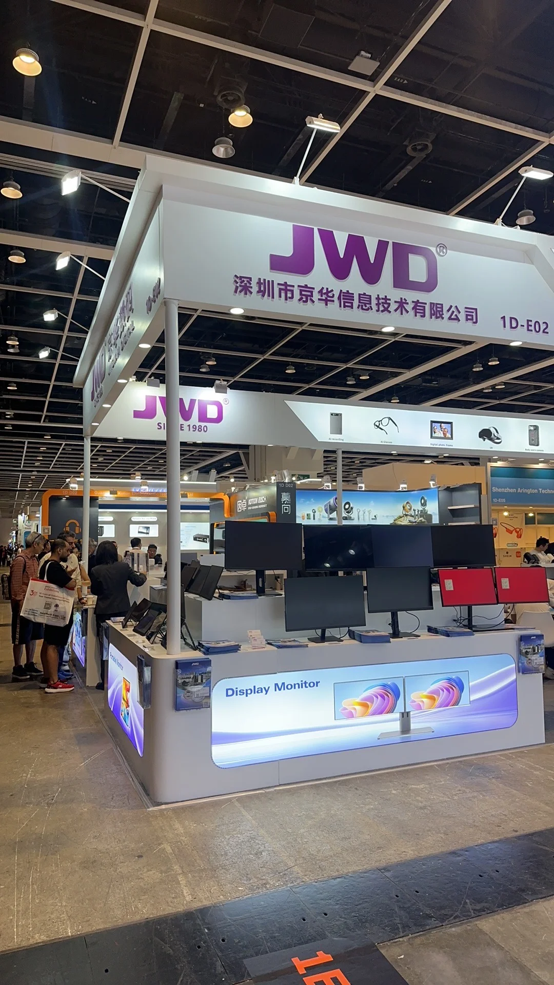 香港秋季電子產品展?三層樓根本看不完啊…