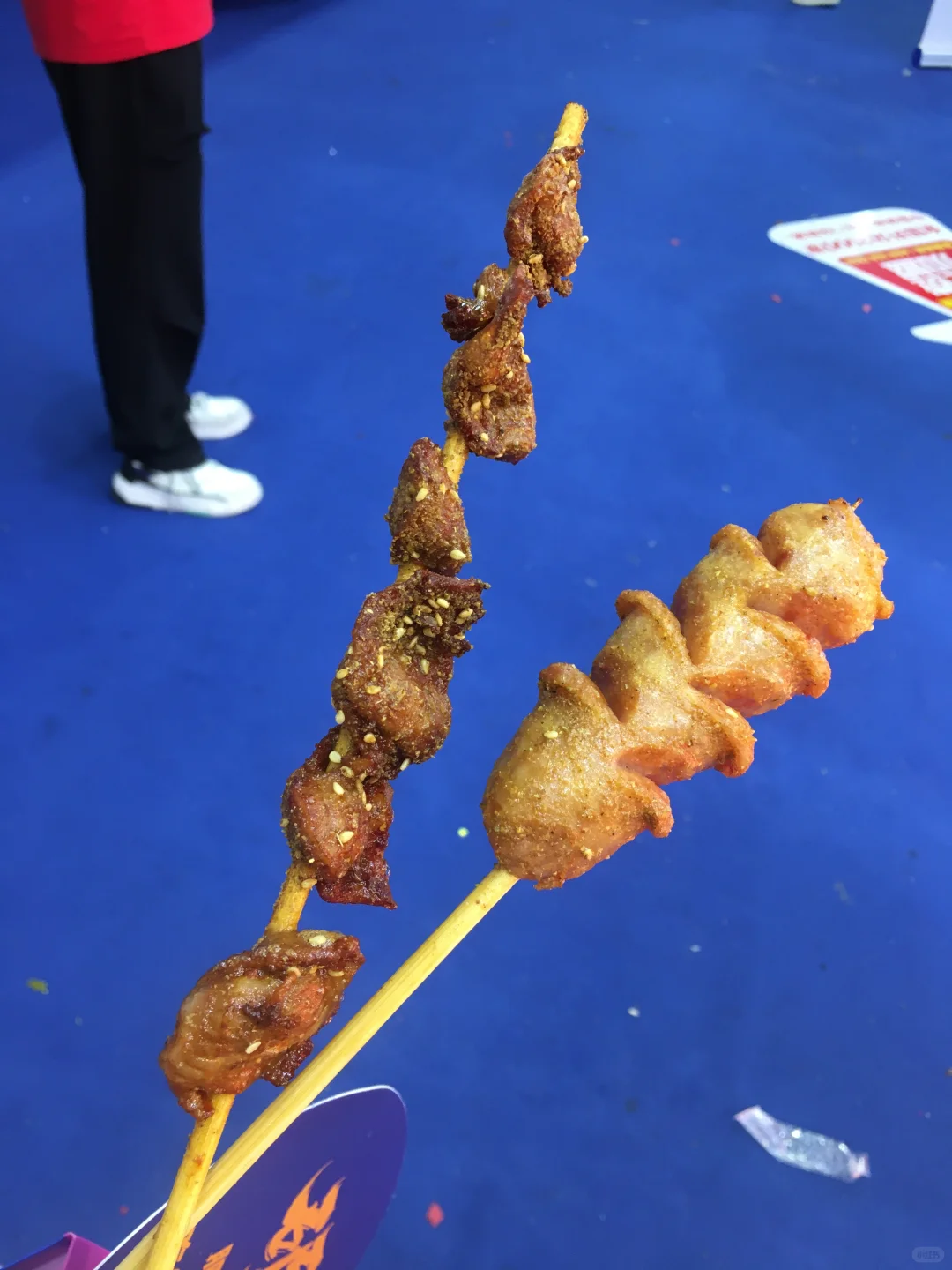 郑州女大学生勇闯餐饮连锁加盟展!