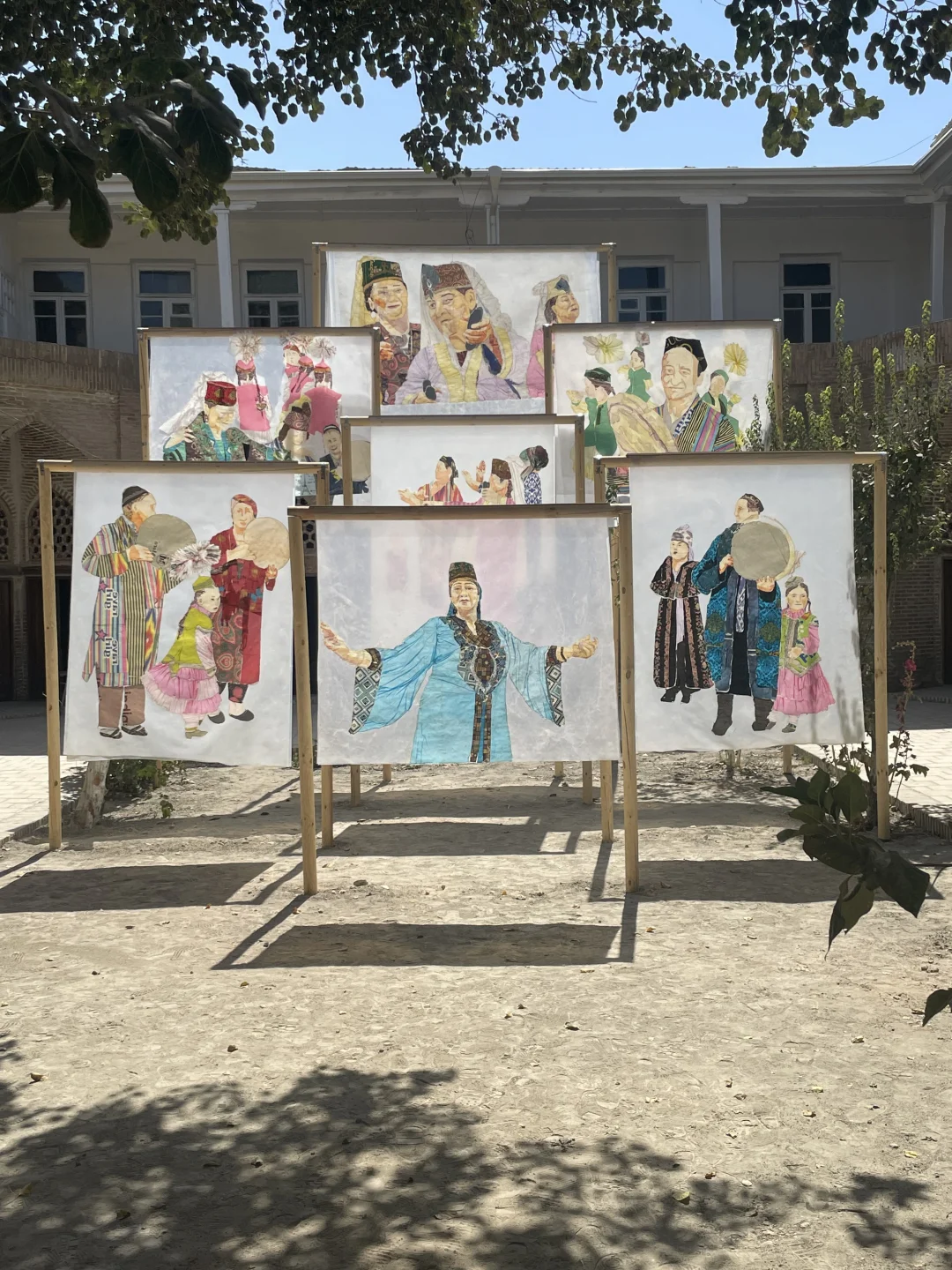 在布哈拉艺术展,和我的塔吉克姑娘向导