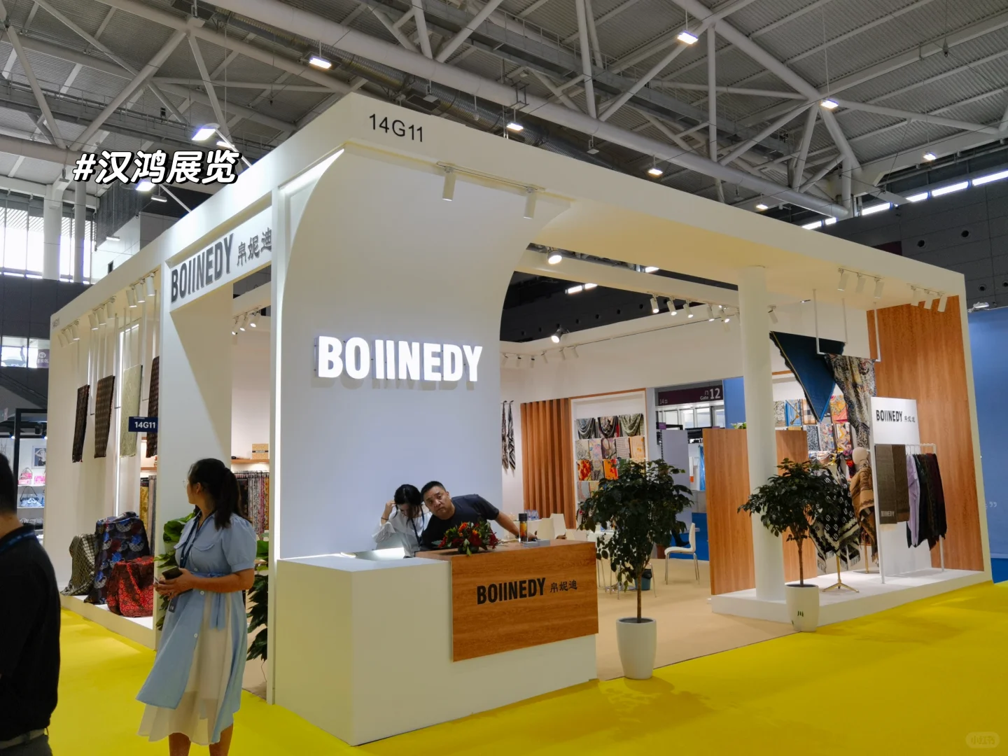 面料服装展效果图