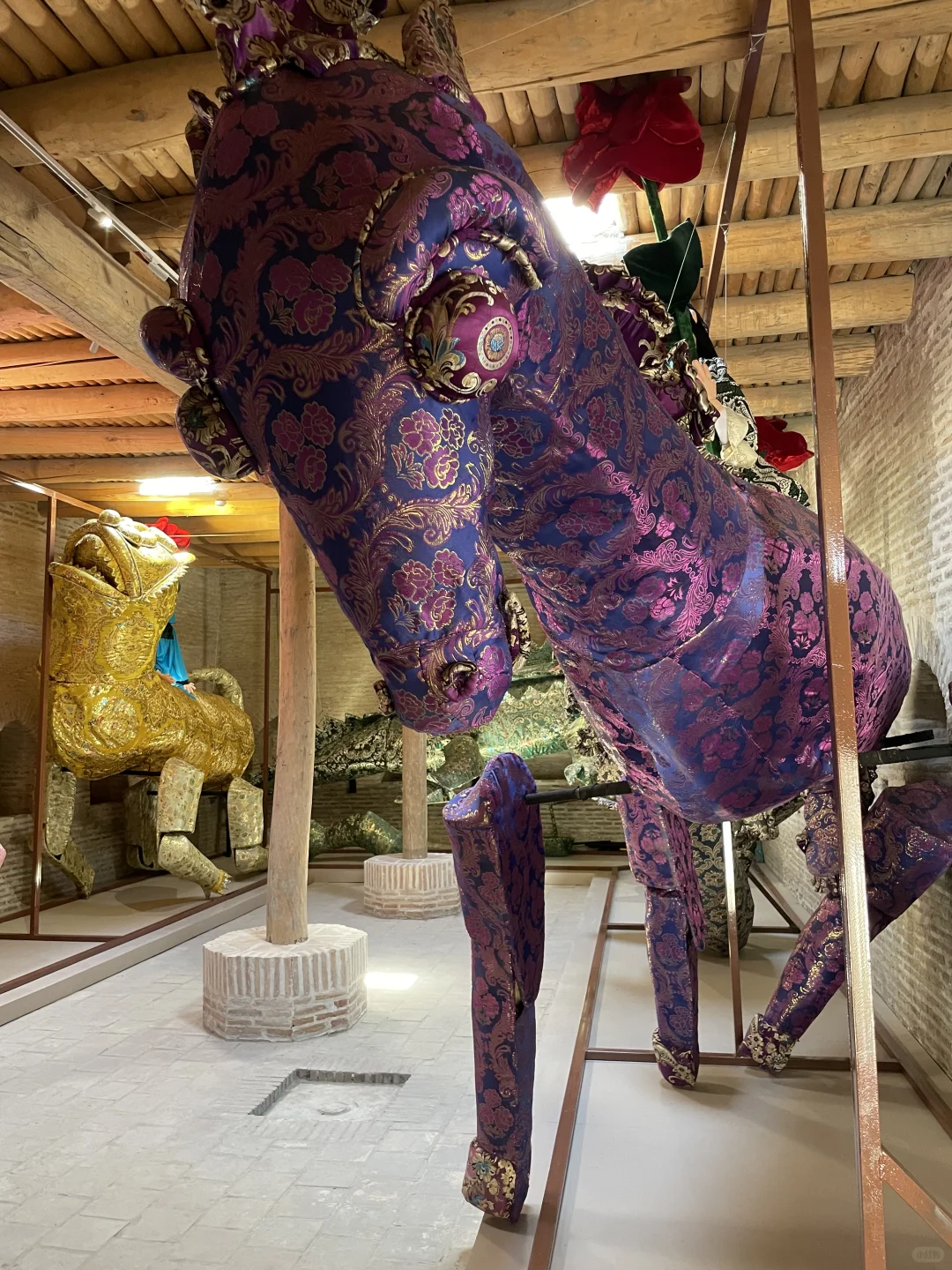 在布哈拉艺术展,和我的塔吉克姑娘向导