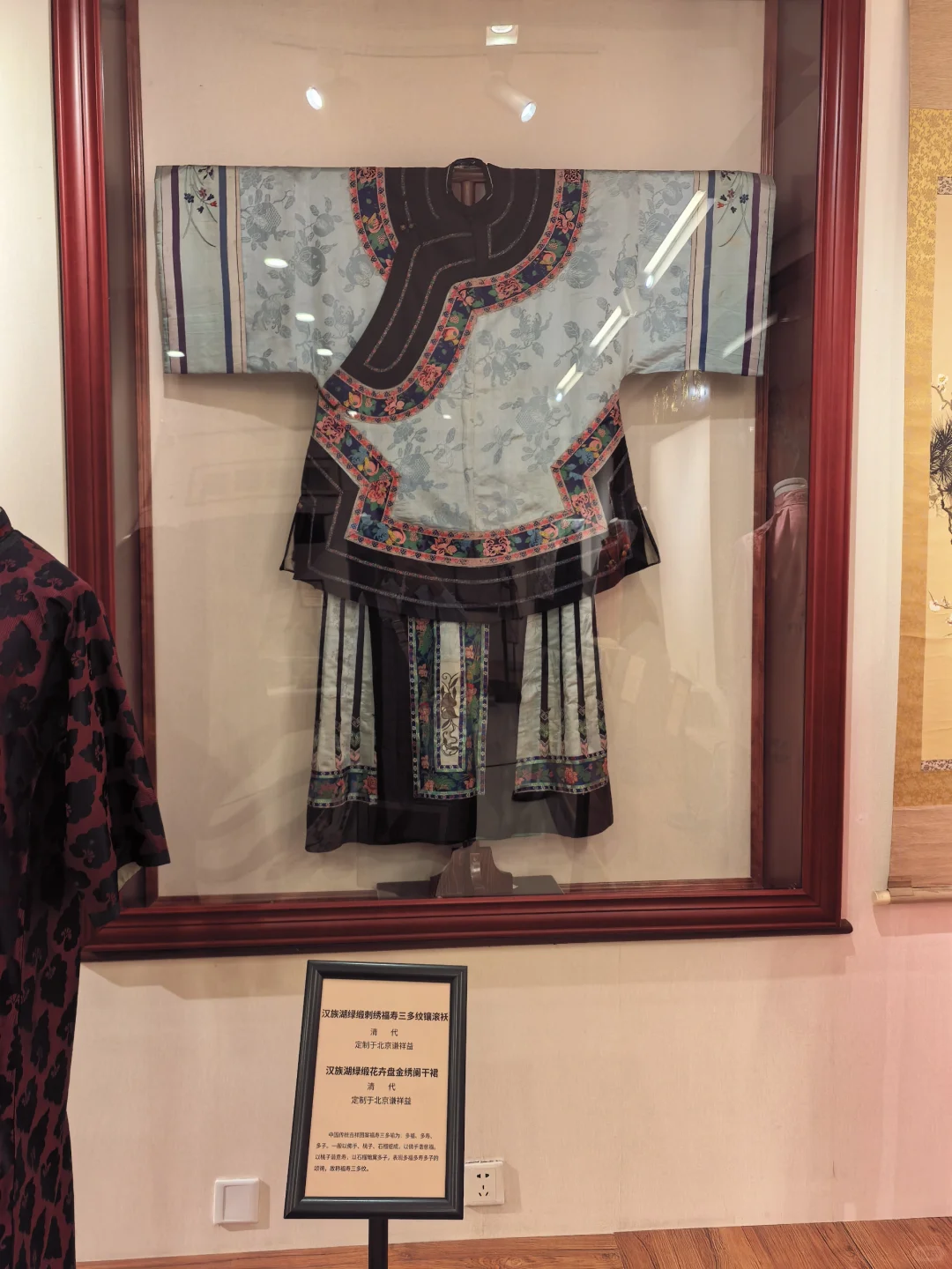 在天津看到的古董衣服展