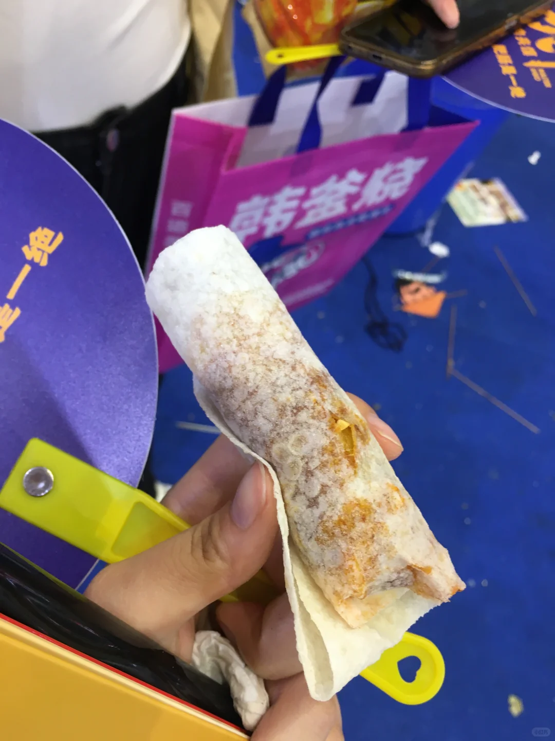 郑州女大学生勇闯餐饮连锁加盟展!