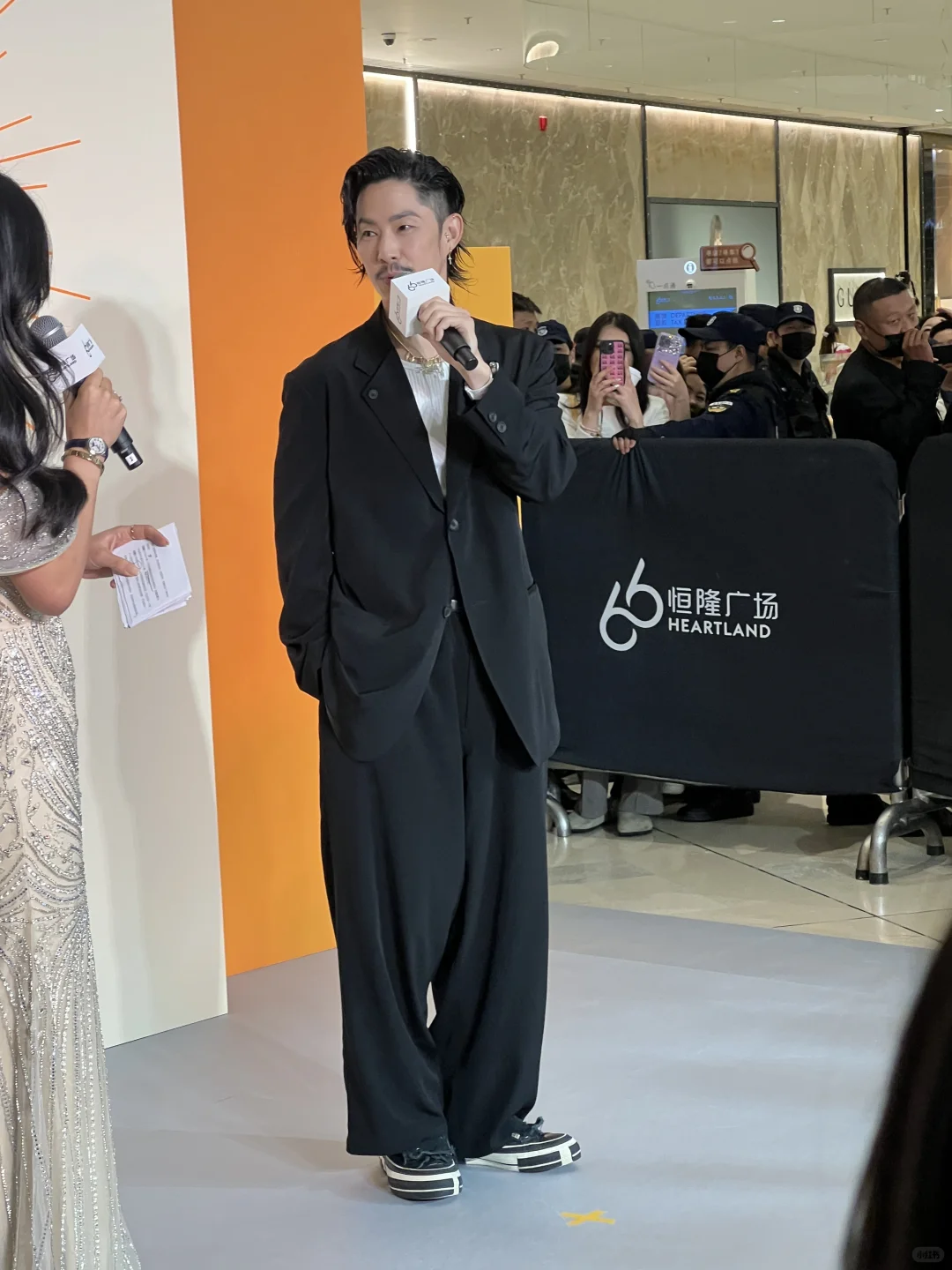 带娃来见吴老板 超帅的