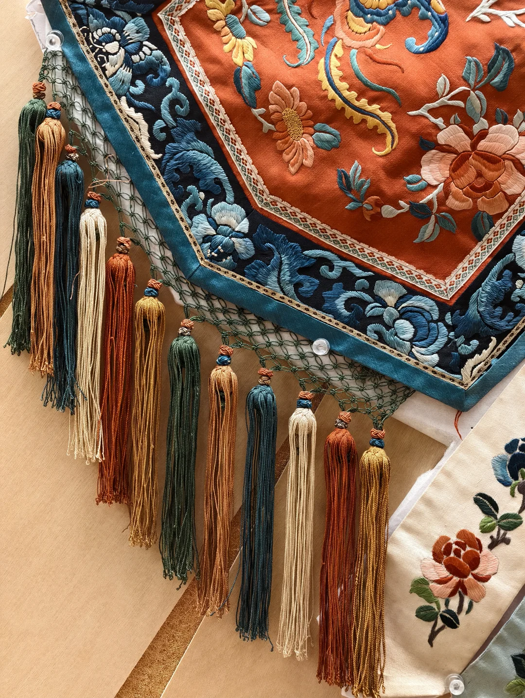 没有人来博物馆能拒绝这些美丽的裙子