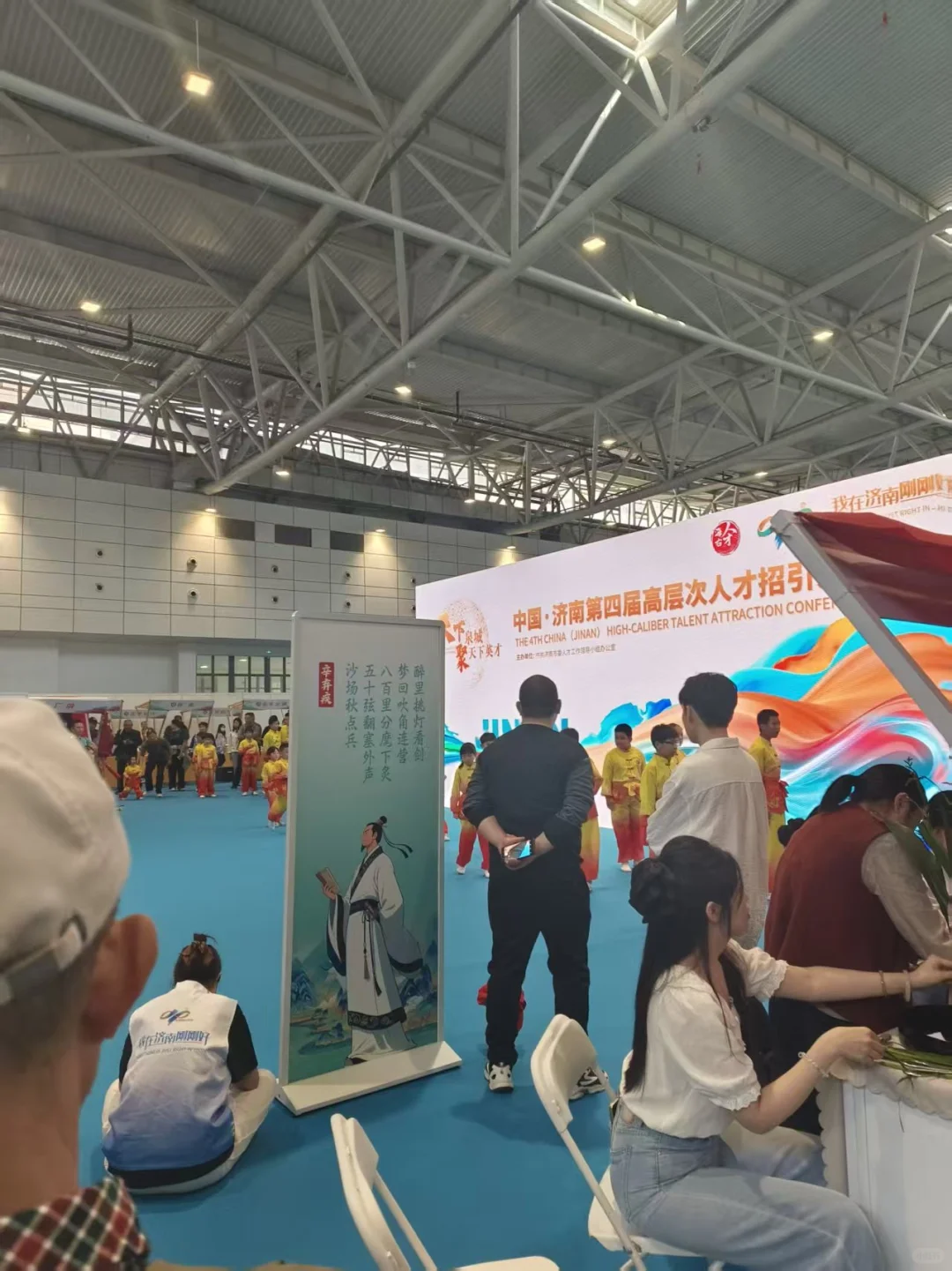 济南人才大会没白来，起码收获一堆袋子