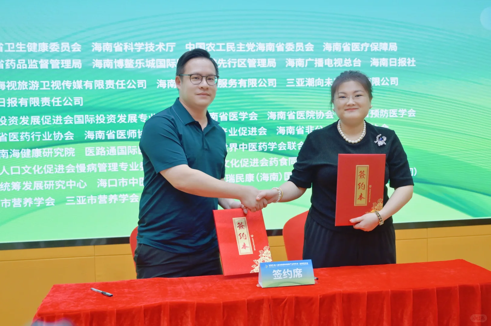 我们公司作为外企代表上海南新闻联播啦！