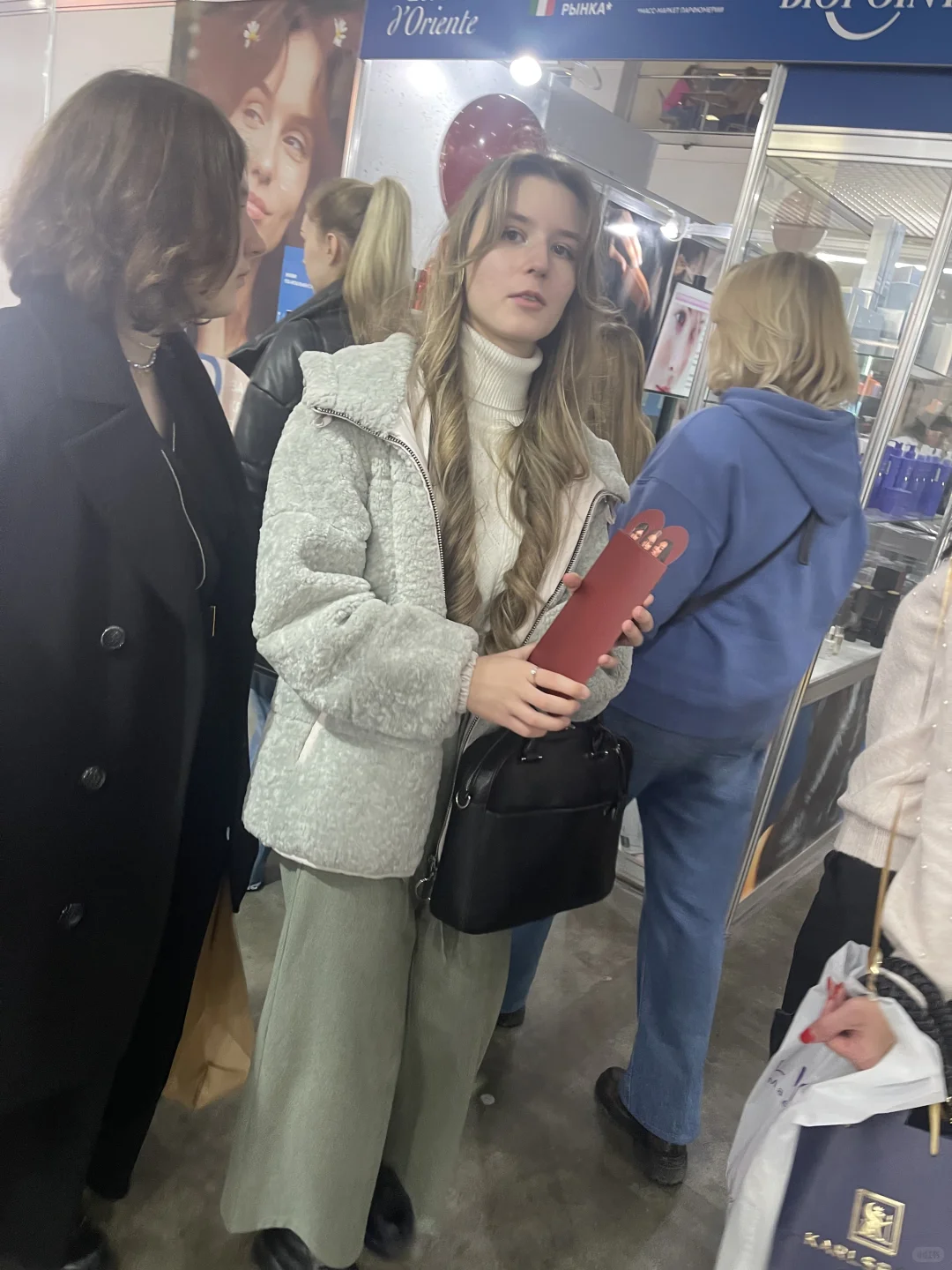 俄罗斯展会最漂亮的翻译+全俄罗斯的美女