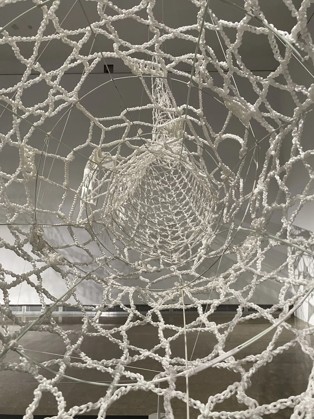 带孩子来看纤维艺术展，发挥想象力