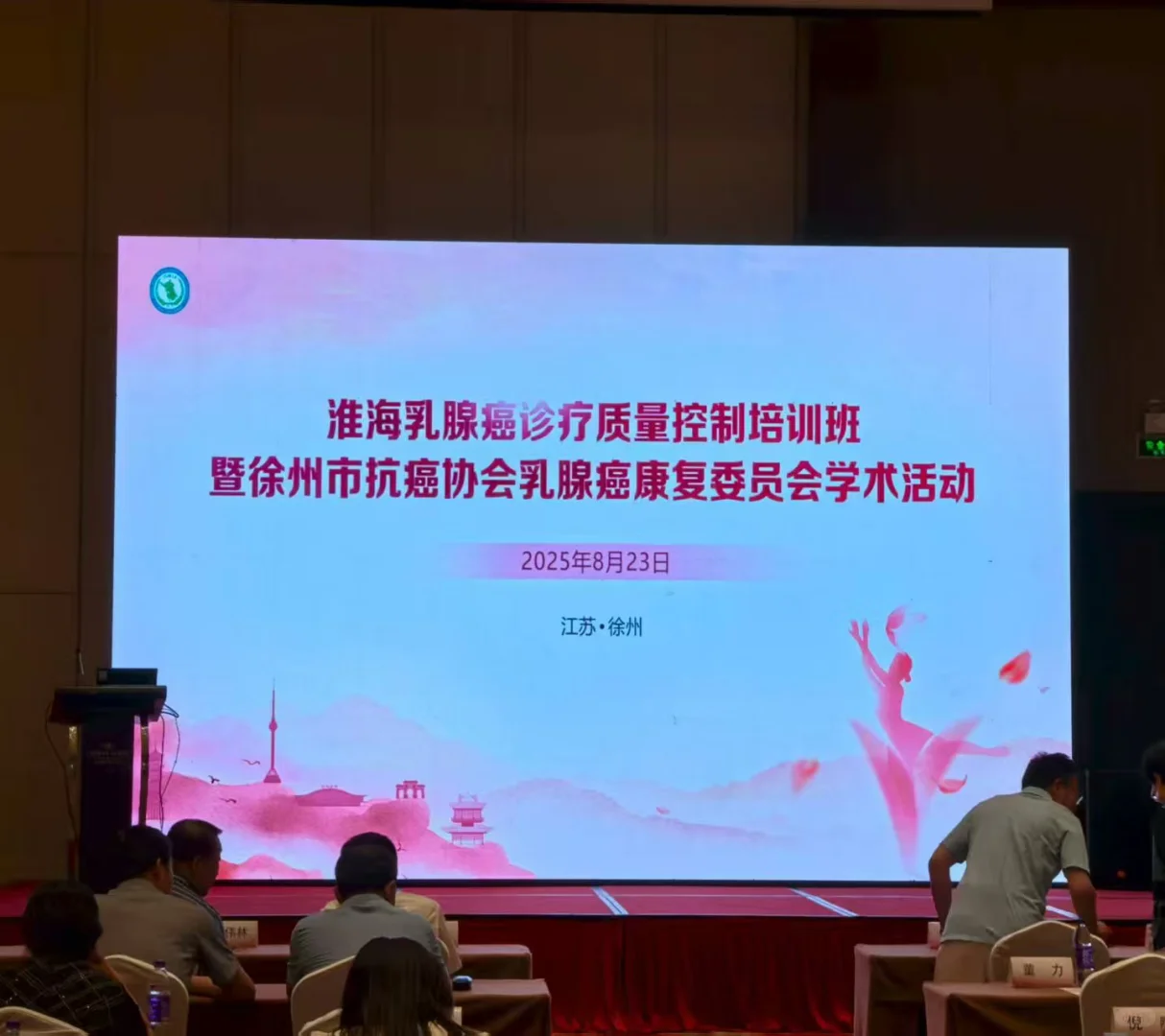 一个医药供应商轻轻的碎了