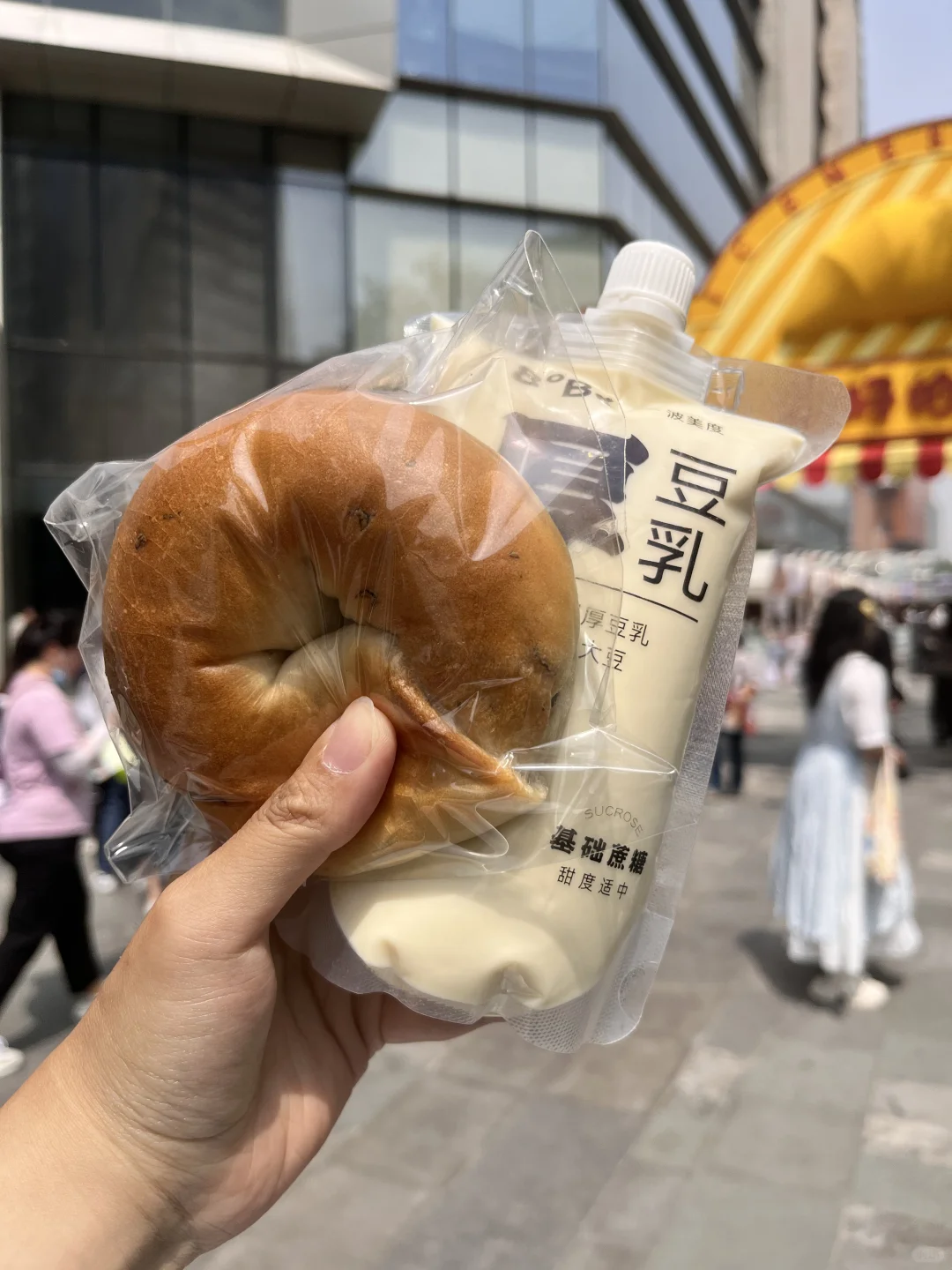 郑州面包节实况?，一大早挤爆了！不要票啊