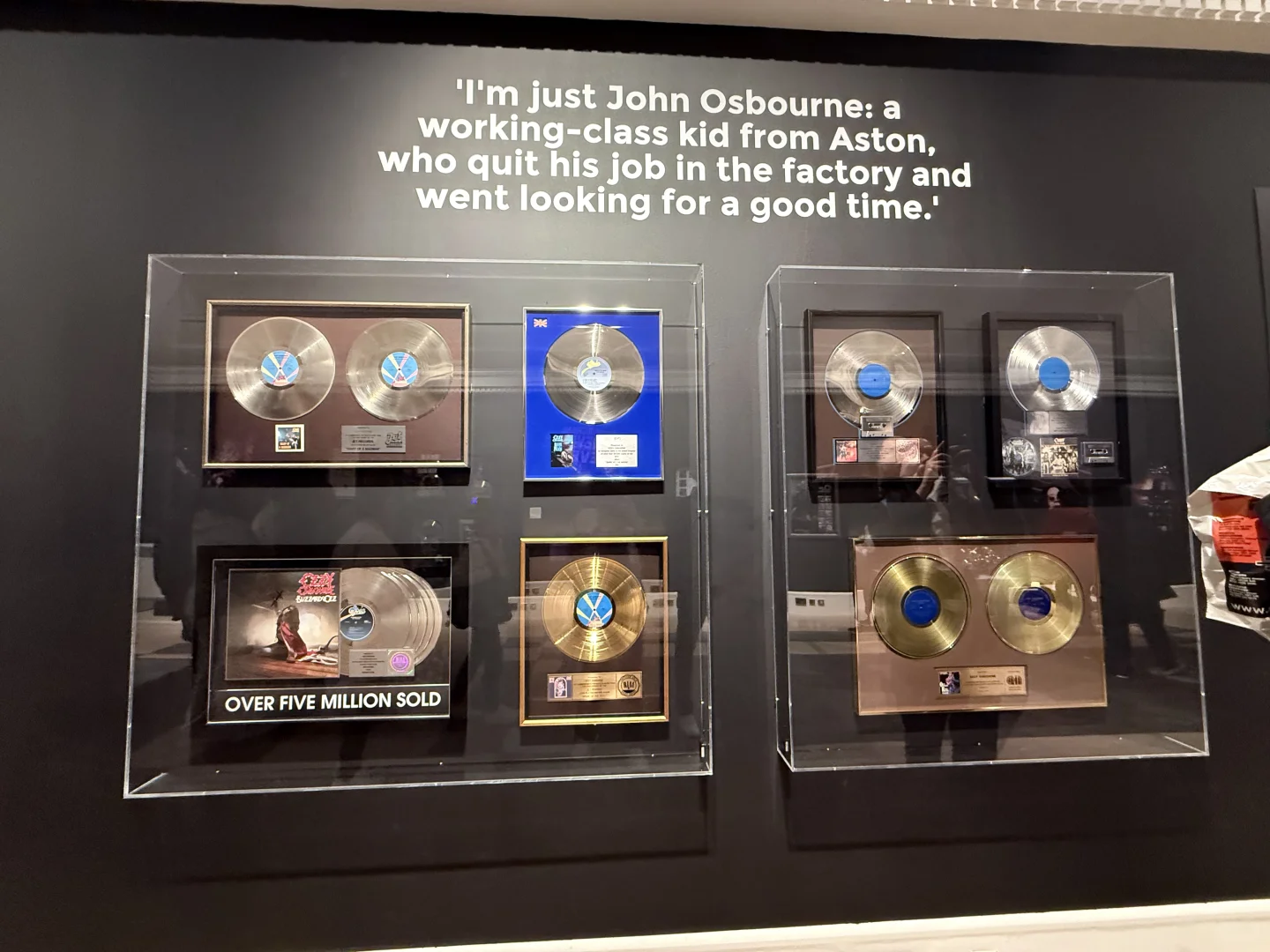 伯明翰Ozzy Osbourne纪念展