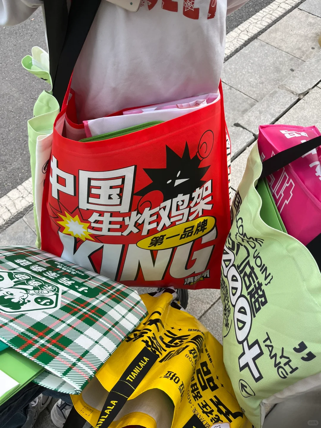 去会展中心蹭吃蹭喝噜～