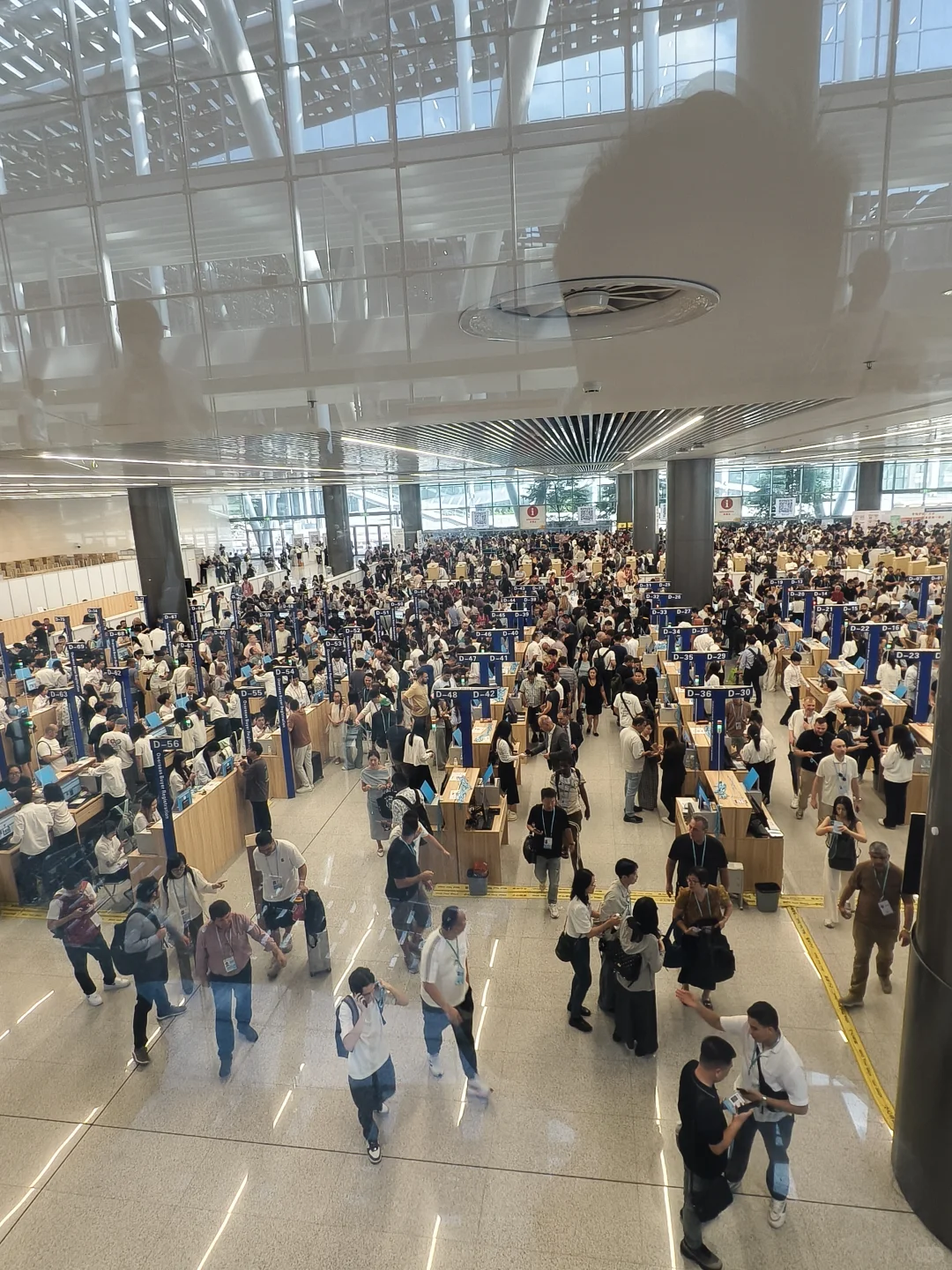 广交会D区这边好多老外