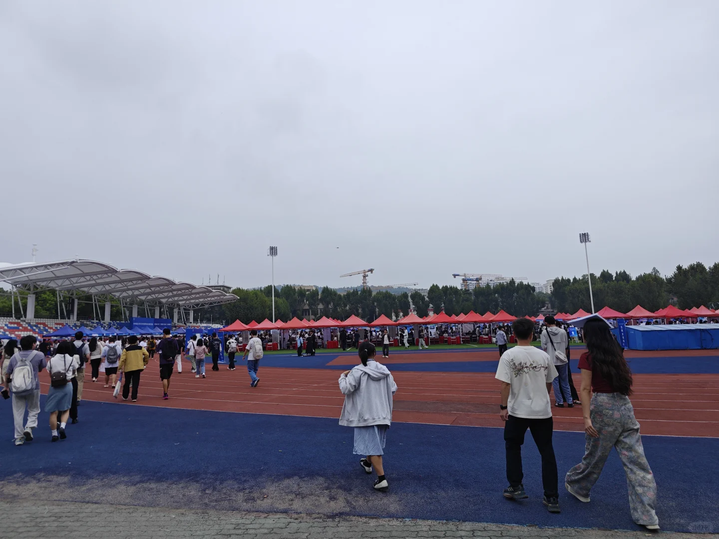 华科毕业生供需见面会