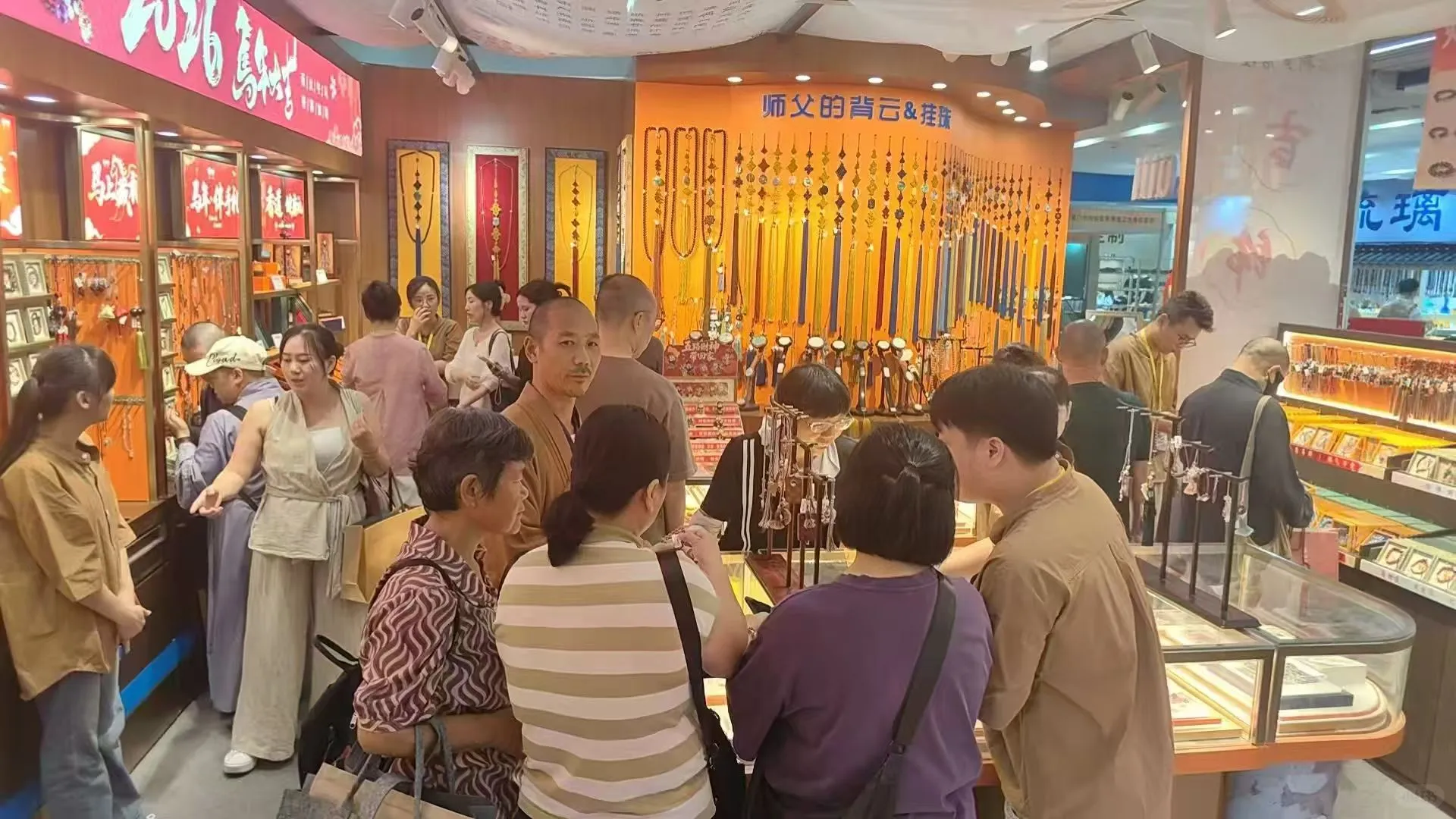 展会，人山人海，火爆全场