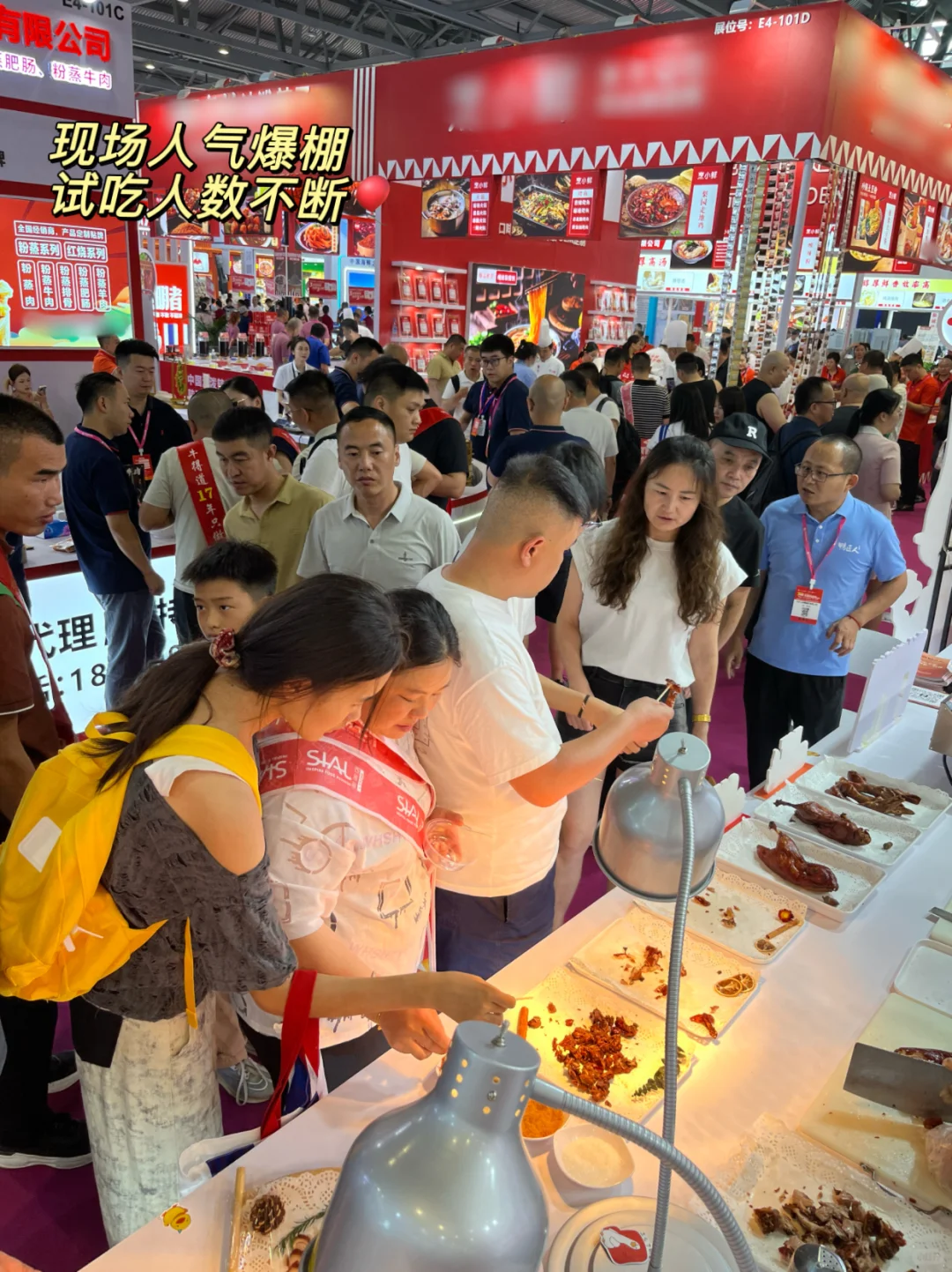 郑州餐饮展C位烤鸭!一上桌直接秒空?