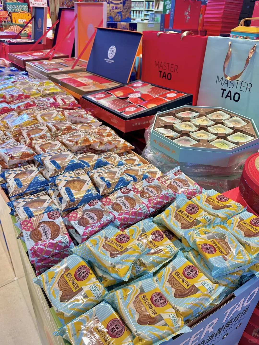 郑州中秋月饼囤货地！华南城5号馆冲