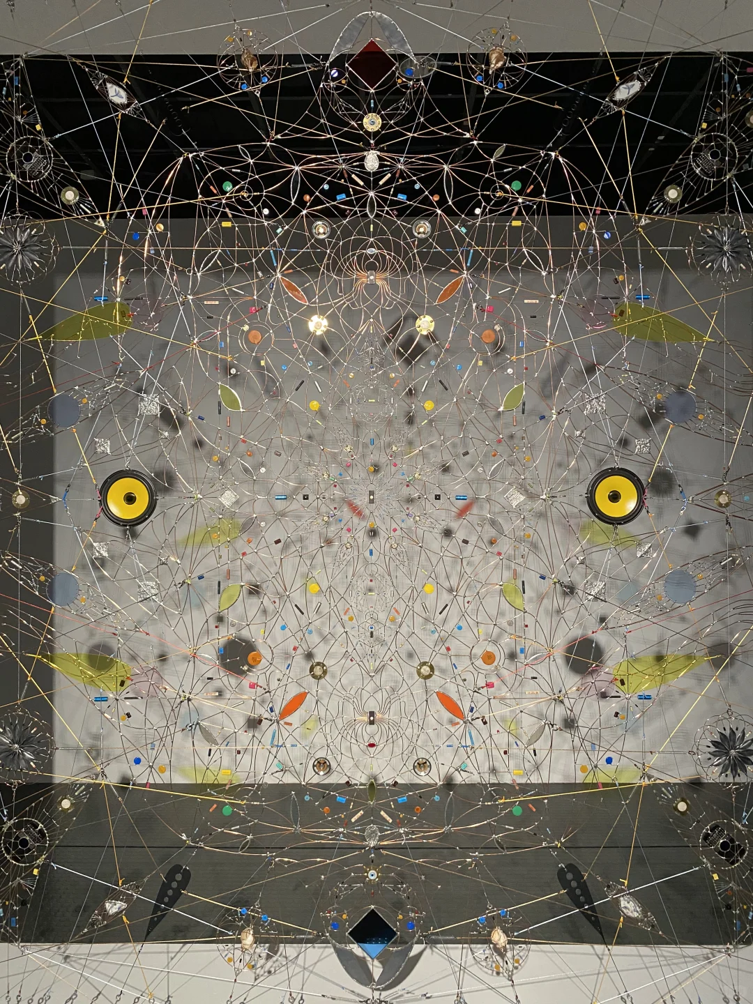 带孩子来看纤维艺术展，发挥想象力
