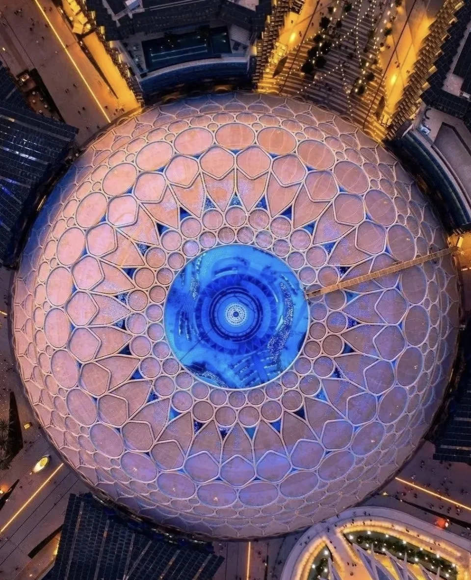 这个建筑太美了,我简直拍不够!
