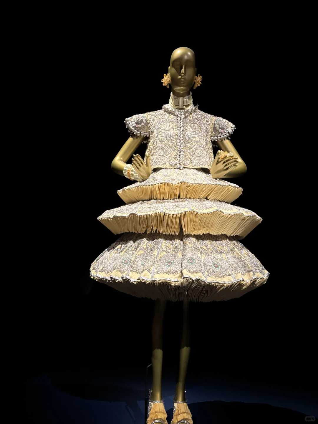 日常看展|在巴黎看到中国高定?