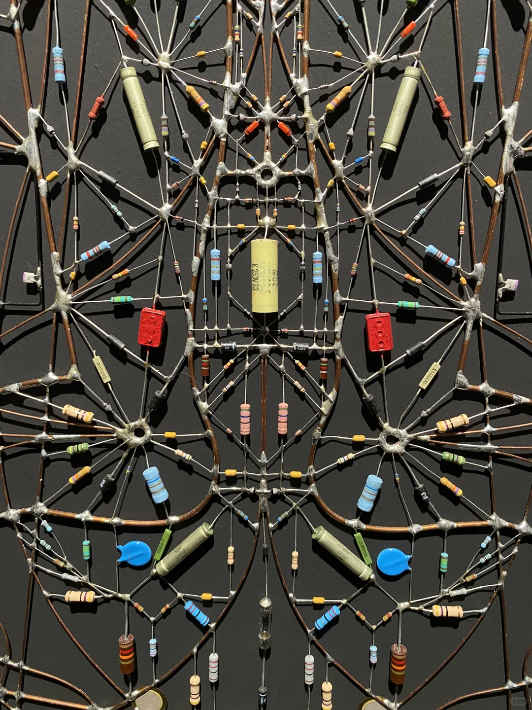 带孩子来看纤维艺术展，发挥想象力