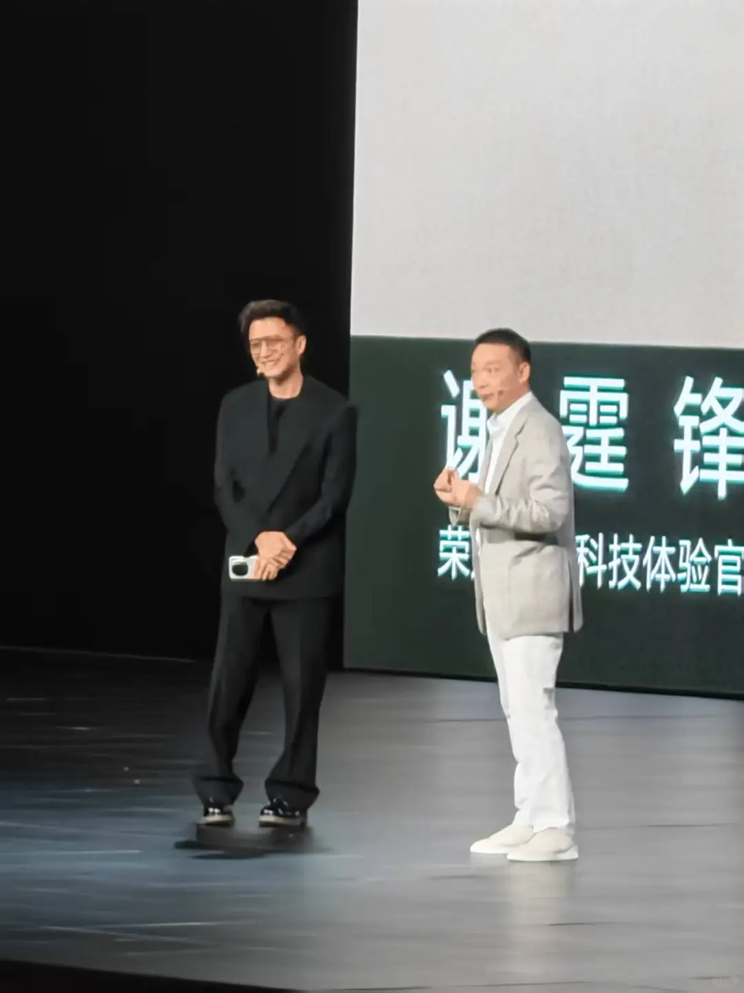 magic8 发布会现场！ 代言人好帅?
