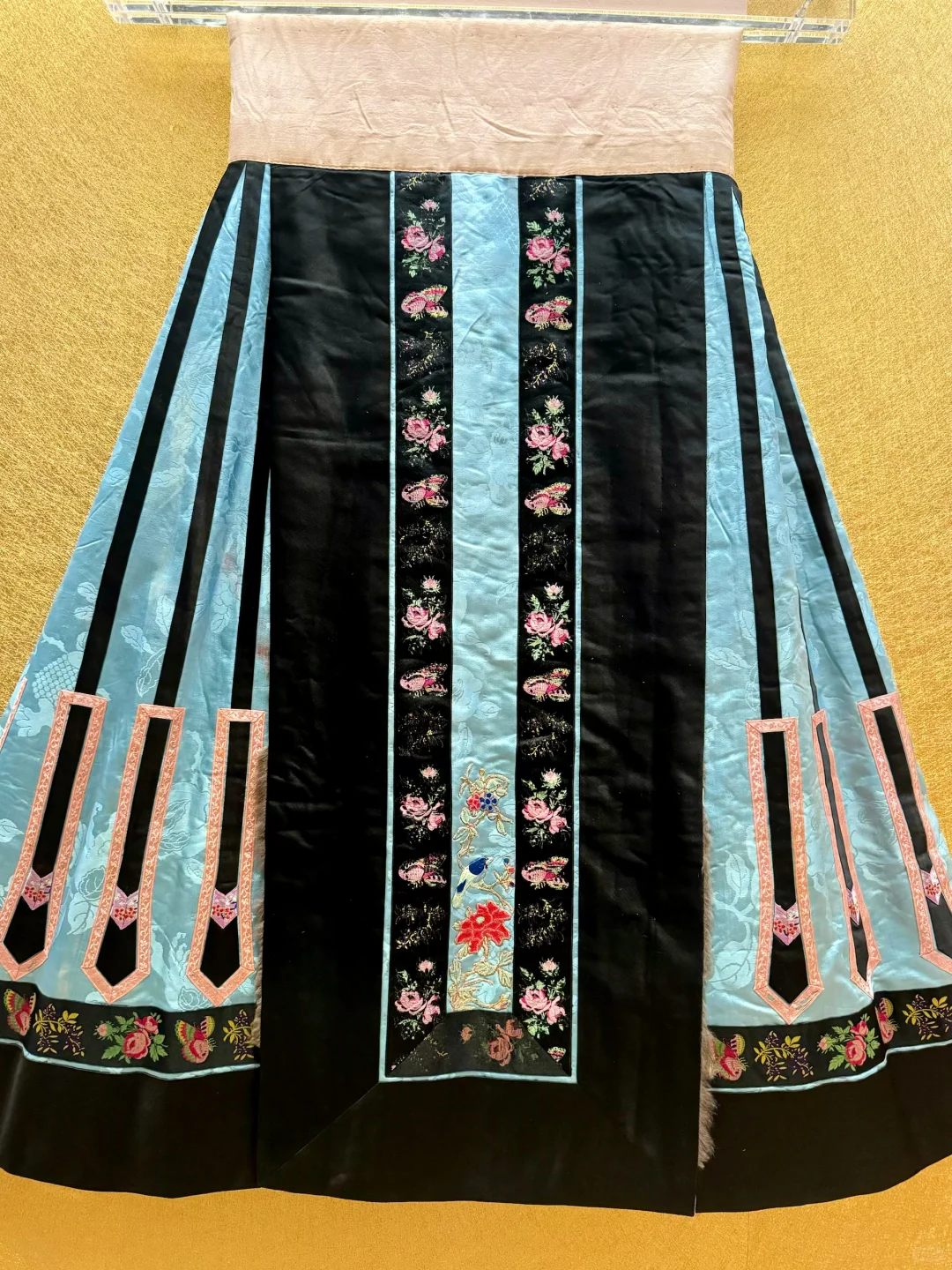 清华马面裙大展,让六百年的风雅走上街