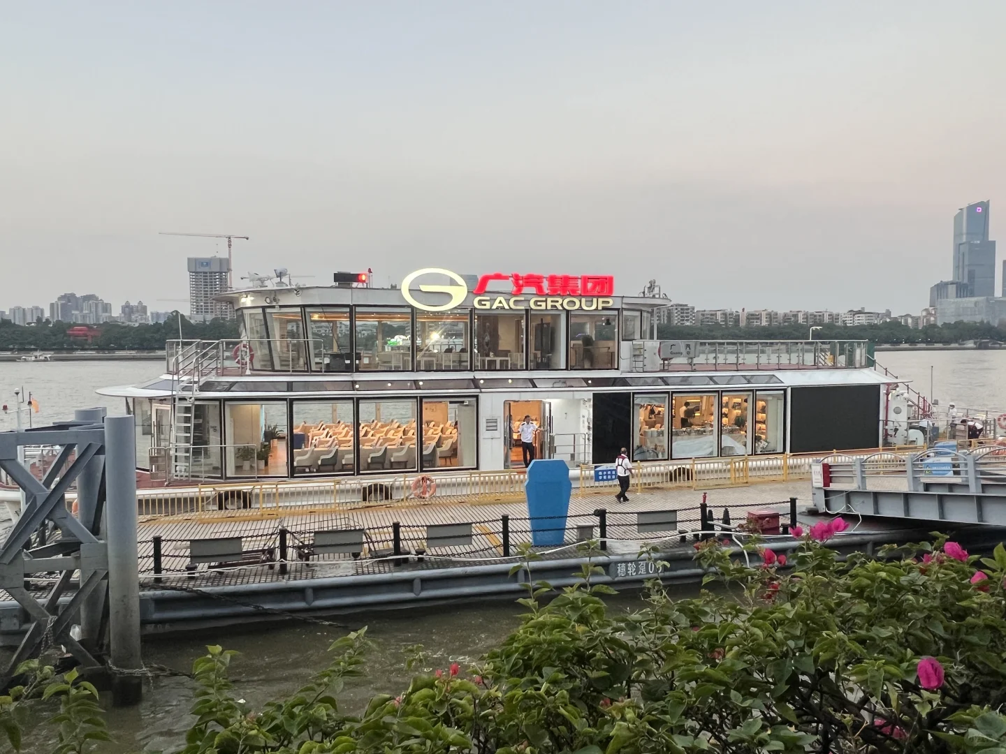 英西交传|珠江船上的外贸优品供需对接会?