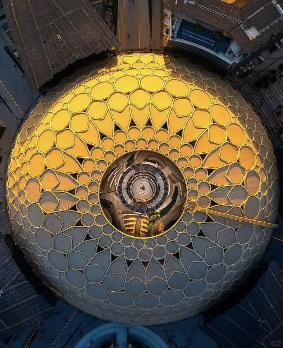 这个建筑太美了,我简直拍不够!