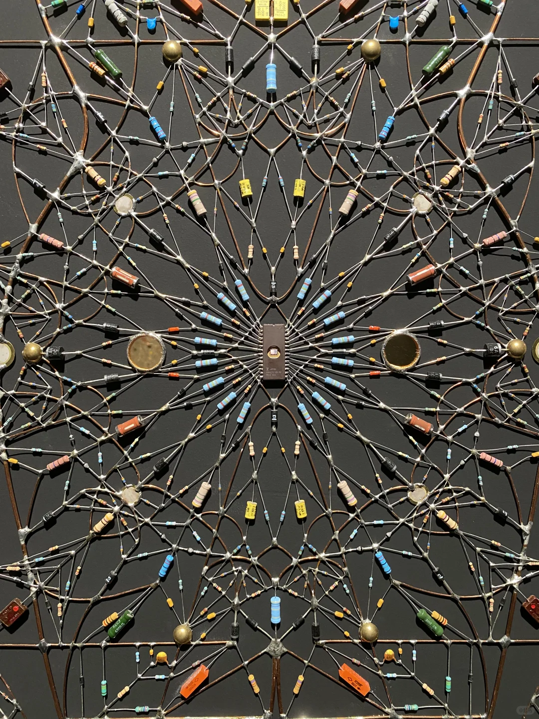 带孩子来看纤维艺术展，发挥想象力