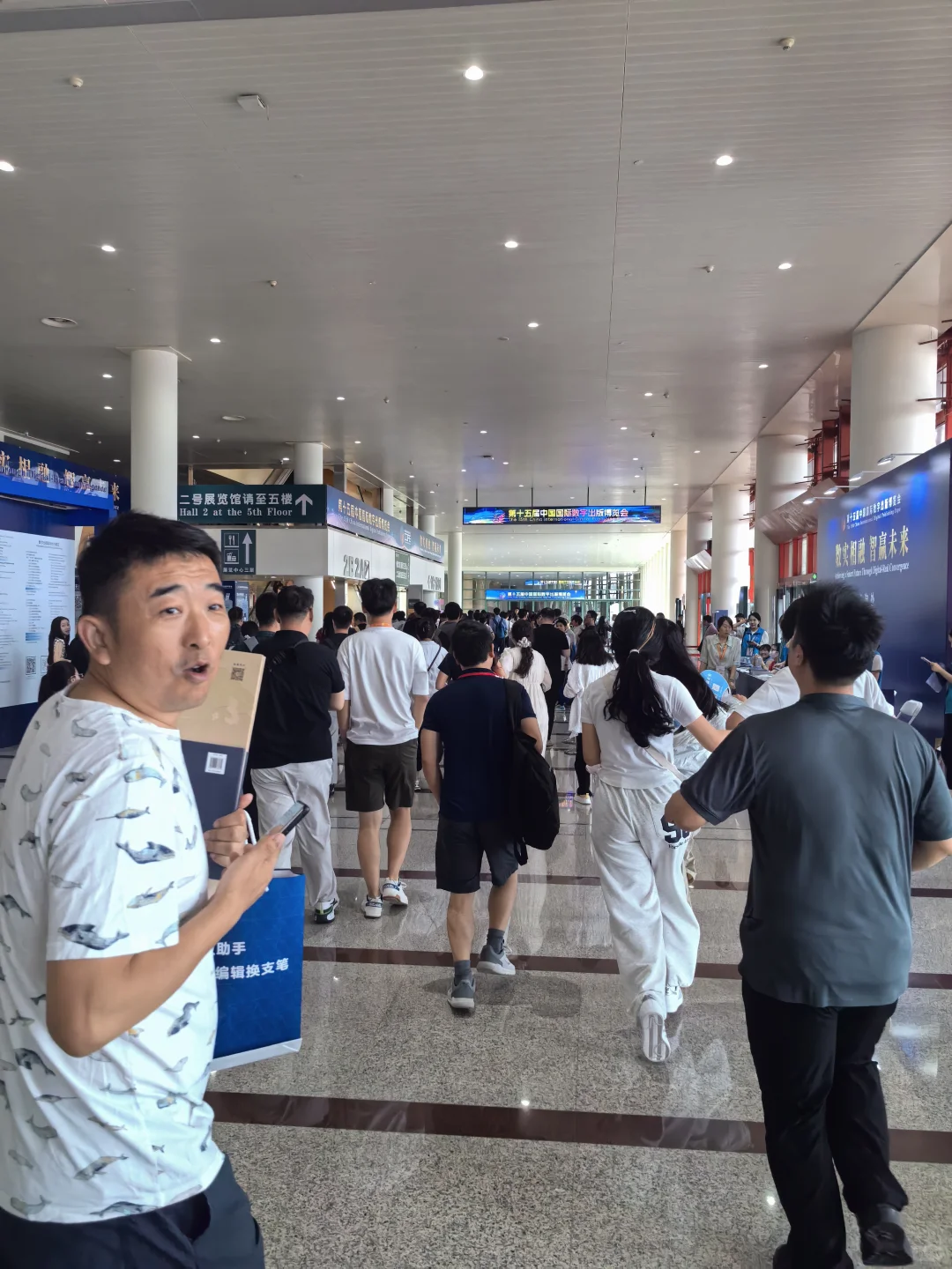郑州国际会展中心刘慈欣签名会