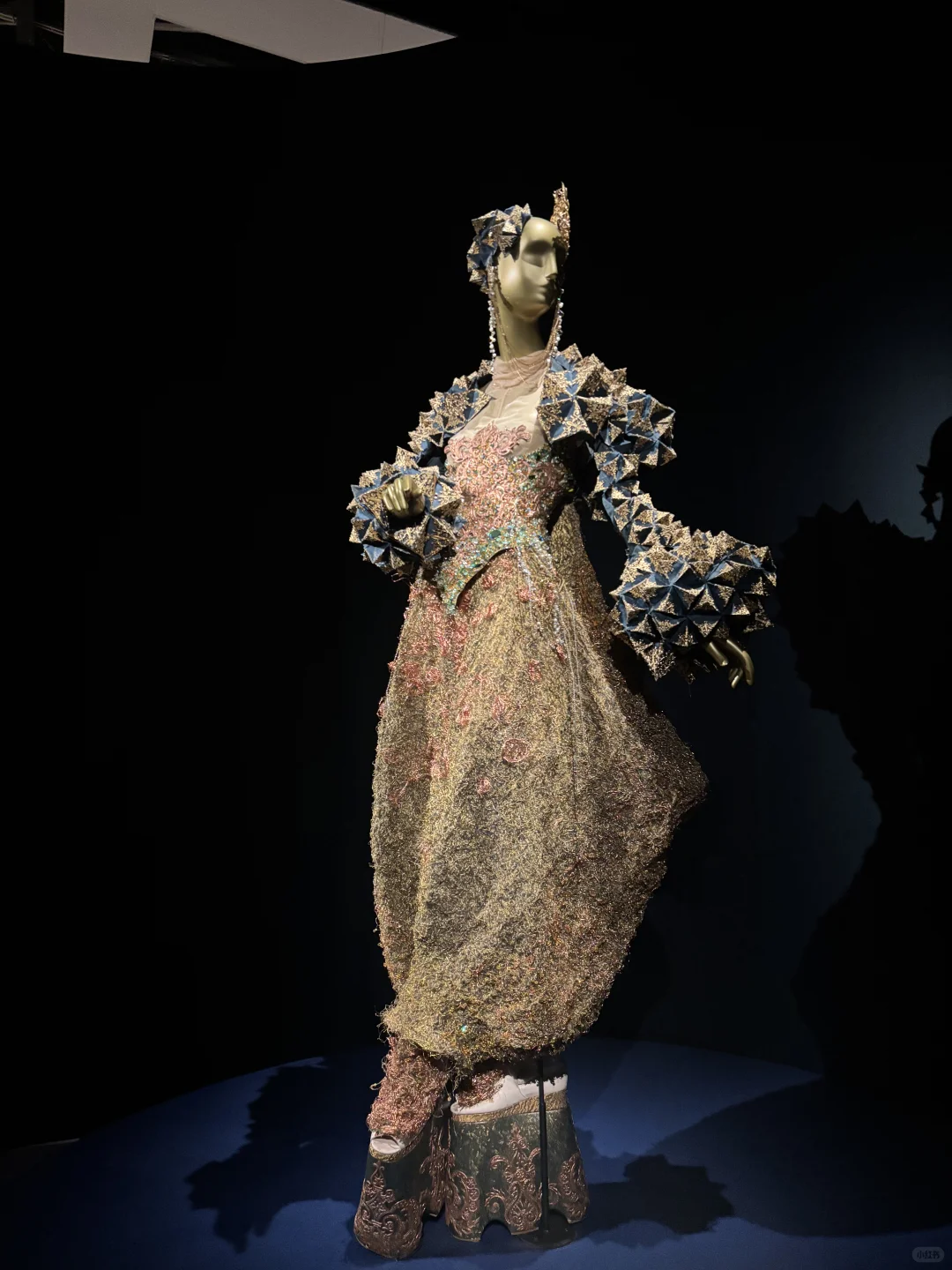 日常看展|在巴黎看到中国高定?