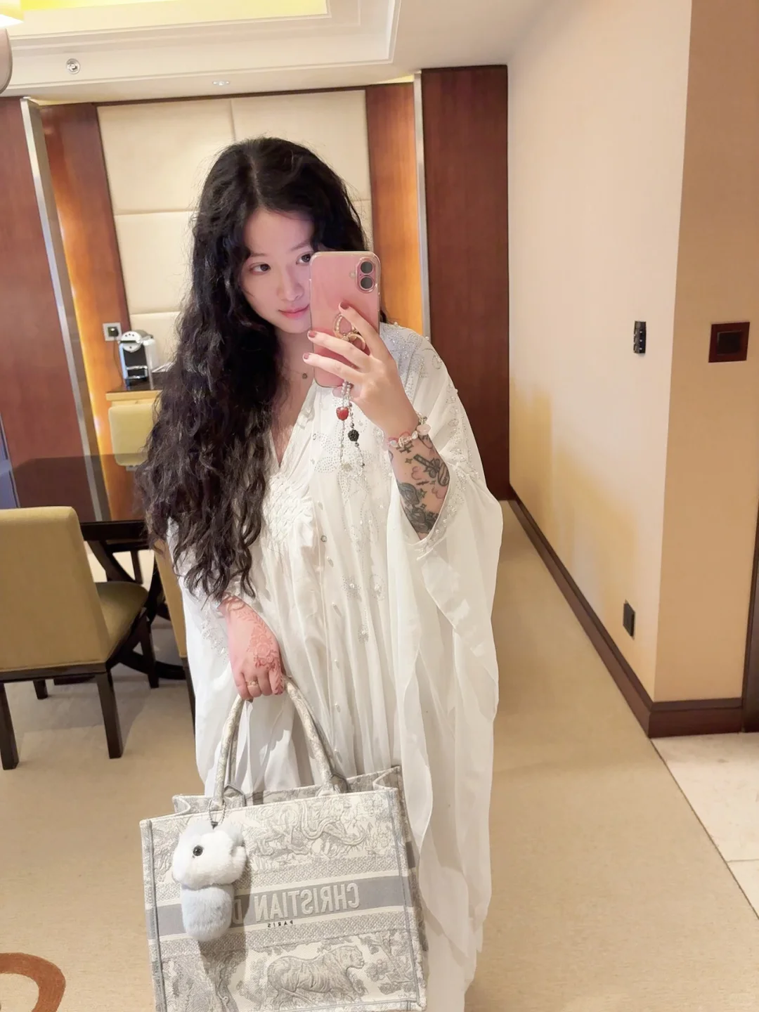 看起来巨有钱迪拜富婆穿搭但是pdd50r版